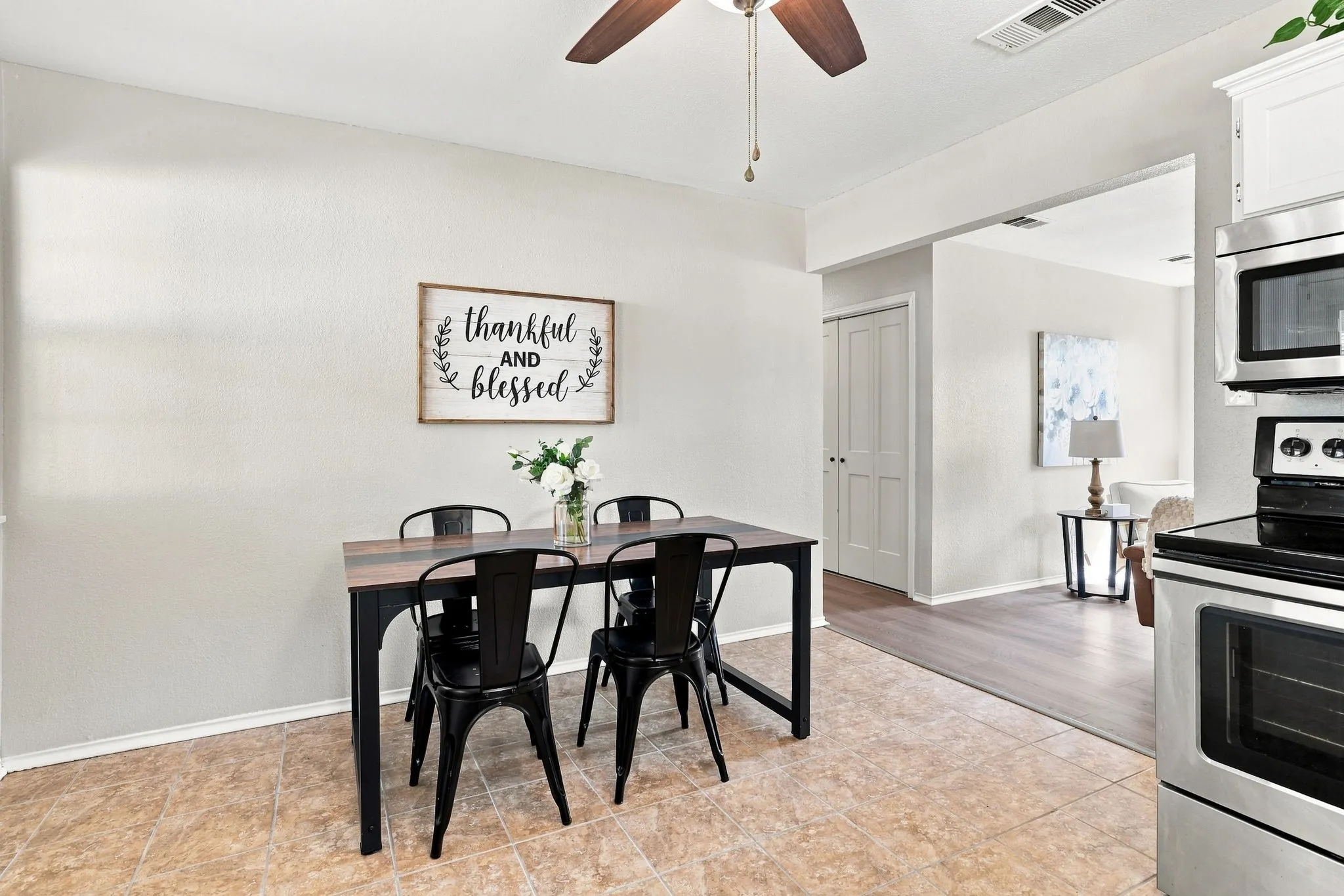 Single Family Residence For Sale in Grayson County , 217 E Hull Street, Denison, Texas 75021, 2 Bedroom, 1 Bathroom, Garage spaces, 884 Sqft, built in 1995, mls#21359569, Real Estate Agent in Denison, Homes For Sale in Grayson county, Homes For Sale in Denison, Realtor in Denison Texas, Real Estate Brokerage Independent Realty Texas, Luminita Cordes Realtor