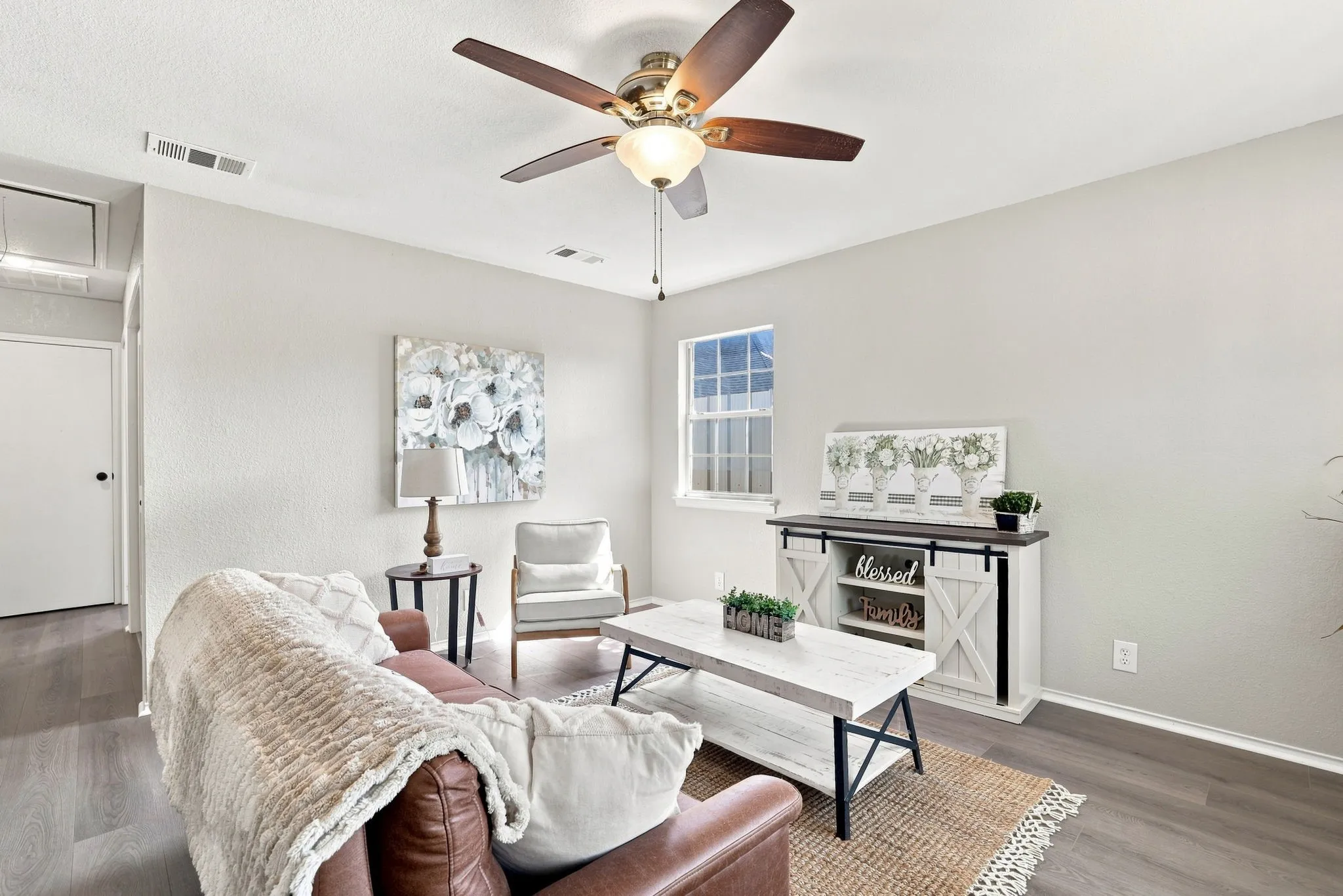 Single Family Residence For Sale in Grayson County , 217 E Hull Street, Denison, Texas 75021, 2 Bedroom, 1 Bathroom, Garage spaces, 884 Sqft, built in 1995, mls#21359569, Real Estate Agent in Denison, Homes For Sale in Grayson county, Homes For Sale in Denison, Realtor in Denison Texas, Real Estate Brokerage Independent Realty Texas, Luminita Cordes Realtor