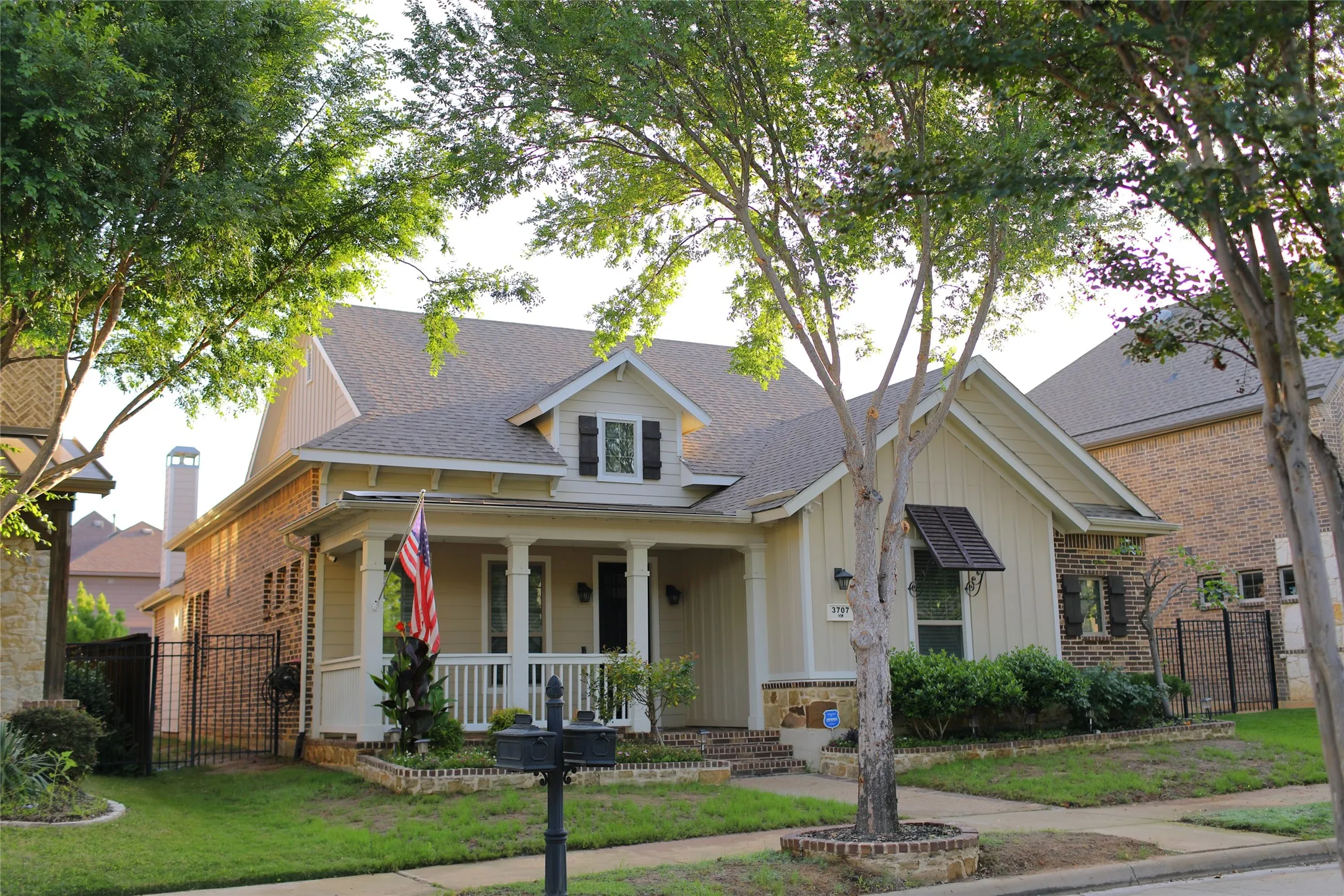 Single Family Residence For Sale in Tarrant County , 3707 Plum Vista Place, Arlington, Texas 76005, 4 Bedroom, 4 Bathroom, 3 Garage spaces, 2,744 Sqft, built in 2014, mls#21359581, Real Estate Agent in Arlington, Homes For Sale in Tarrant county, Homes For Sale in Arlington, Realtor in Arlington Texas, Real Estate Brokerage Independent Realty Texas, Luminita Cordes Realtor