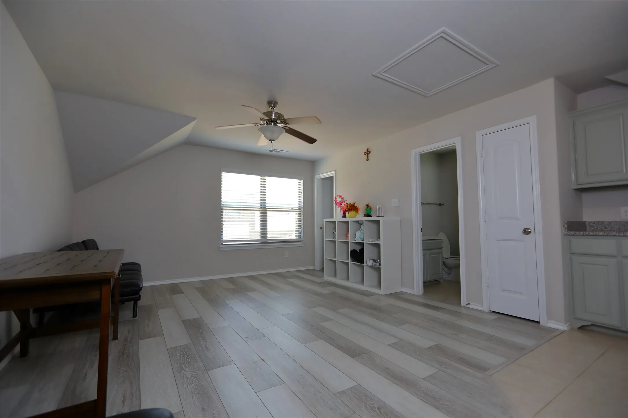 Single Family Residence For Sale in Tarrant County , 3707 Plum Vista Place, Arlington, Texas 76005, 4 Bedroom, 4 Bathroom, 3 Garage spaces, 2,744 Sqft, built in 2014, mls#21359581, Real Estate Agent in Arlington, Homes For Sale in Tarrant county, Homes For Sale in Arlington, Realtor in Arlington Texas, Real Estate Brokerage Independent Realty Texas, Luminita Cordes Realtor