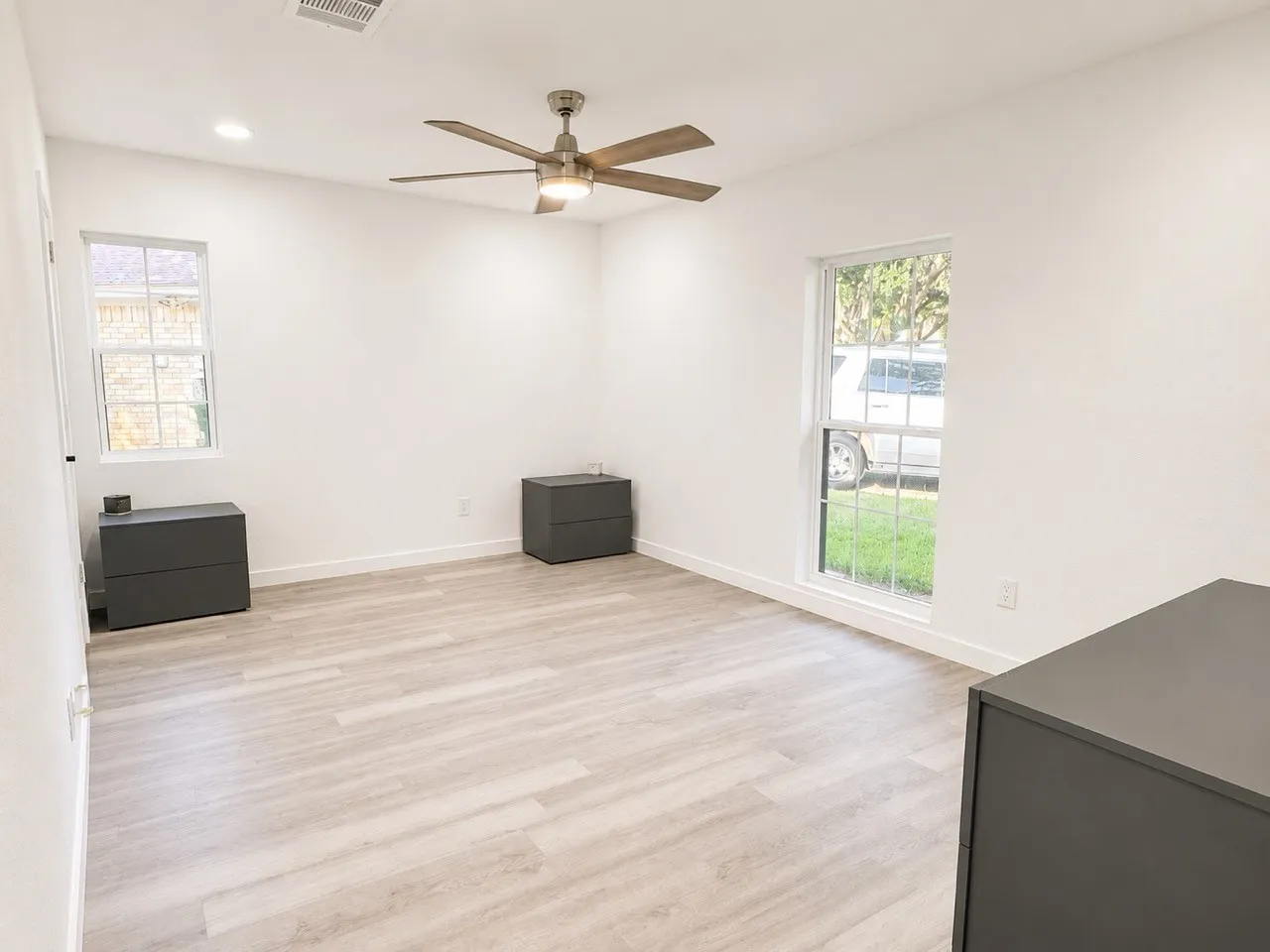 Single Family Residence For Sale in Tarrant County , 2916 Jason Court, Fort Worth, Texas 76112, 4 Bedroom, 3 Bathroom, 2 Garage spaces, 2,458 Sqft, built in 1975, mls#21359580, Real Estate Agent in Fort Worth, Homes For Sale in Tarrant county, Homes For Sale in Fort Worth, Realtor in Fort Worth Texas, Real Estate Brokerage Independent Realty Texas, Luminita Cordes Realtor