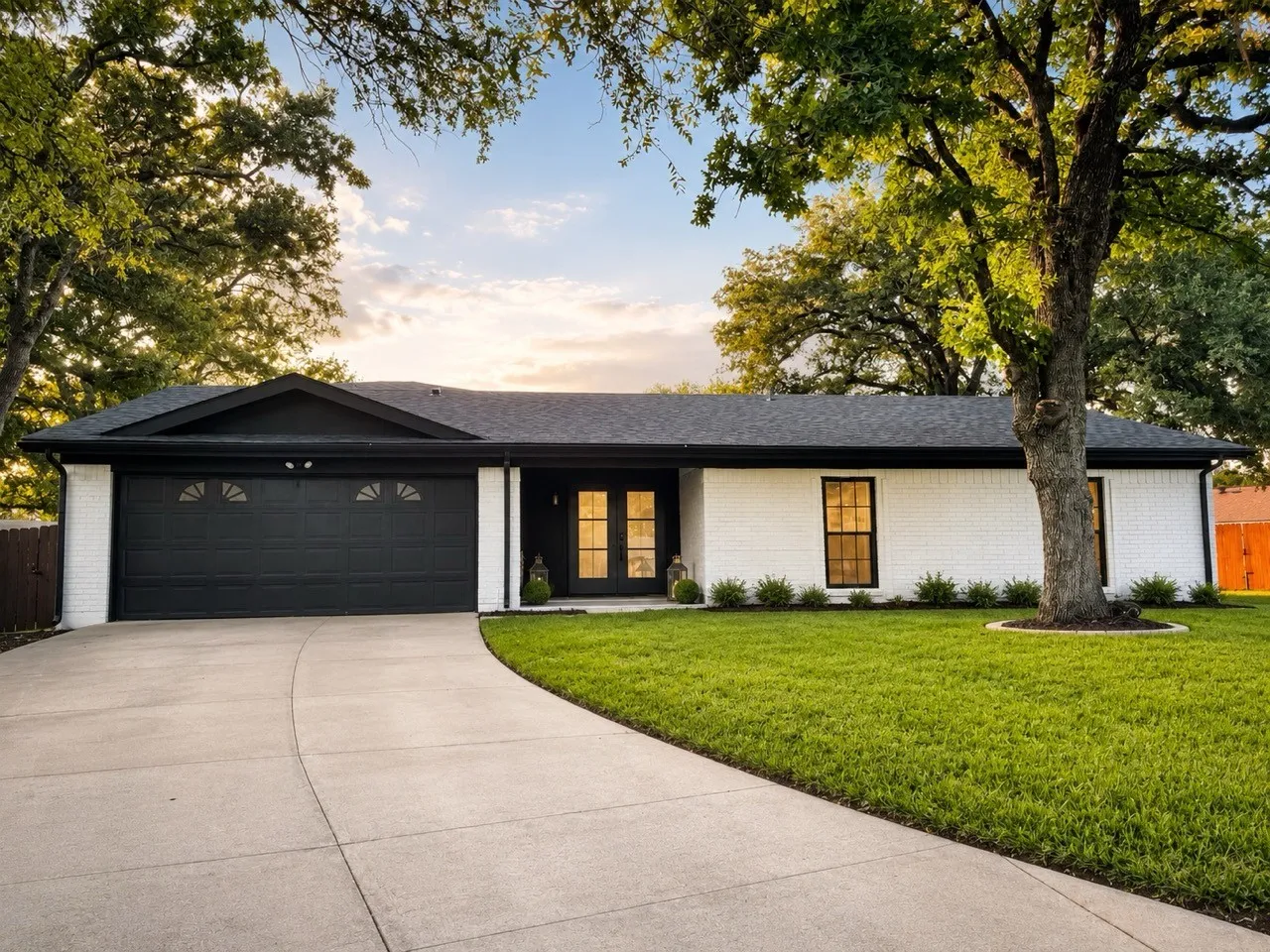 Single Family Residence For Sale in Tarrant County , 2916 Jason Court, Fort Worth, Texas 76112, 4 Bedroom, 3 Bathroom, 2 Garage spaces, 2,458 Sqft, built in 1975, mls#21359580, Real Estate Agent in Fort Worth, Homes For Sale in Tarrant county, Homes For Sale in Fort Worth, Realtor in Fort Worth Texas, Real Estate Brokerage Independent Realty Texas, Luminita Cordes Realtor