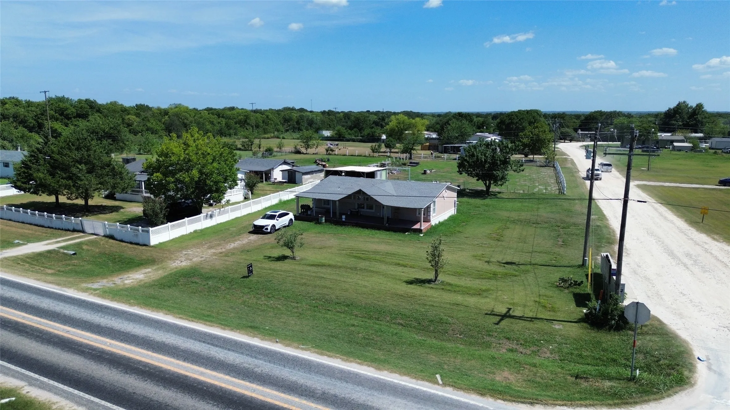Manufactured Home For Sale in Navarro County , 409 Fm 1126, Rice, Texas 75155, 3 Bedroom, 2 Bathroom, Garage spaces, 1,232 Sqft, built in 1999, mls#21359558, Real Estate Agent in Rice, Homes For Sale in Navarro county, Homes For Sale in Rice, Realtor in Rice Texas, Real Estate Brokerage Independent Realty Texas, Luminita Cordes Realtor