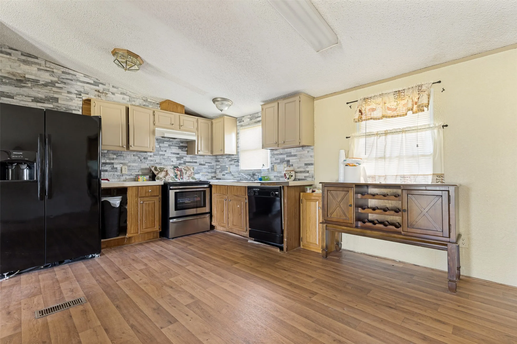 Manufactured Home For Sale in Navarro County , 409 Fm 1126, Rice, Texas 75155, 3 Bedroom, 2 Bathroom, Garage spaces, 1,232 Sqft, built in 1999, mls#21359558, Real Estate Agent in Rice, Homes For Sale in Navarro county, Homes For Sale in Rice, Realtor in Rice Texas, Real Estate Brokerage Independent Realty Texas, Luminita Cordes Realtor