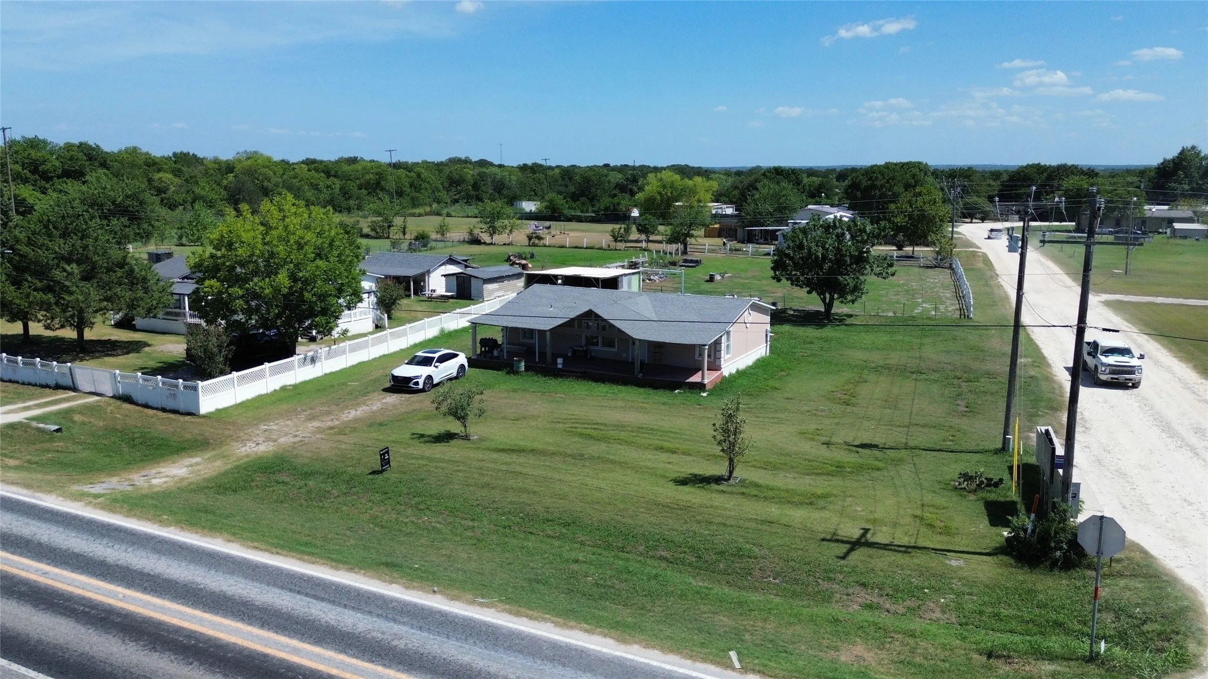 Manufactured Home For Sale in Navarro County , 409 Fm 1126, Rice, Texas 75155, 3 Bedroom, 2 Bathroom, Garage spaces, 1,232 Sqft, built in 1999, mls#21359558, Real Estate Agent in Rice, Homes For Sale in Navarro county, Homes For Sale in Rice, Realtor in Rice Texas, Real Estate Brokerage Independent Realty Texas, Luminita Cordes Realtor