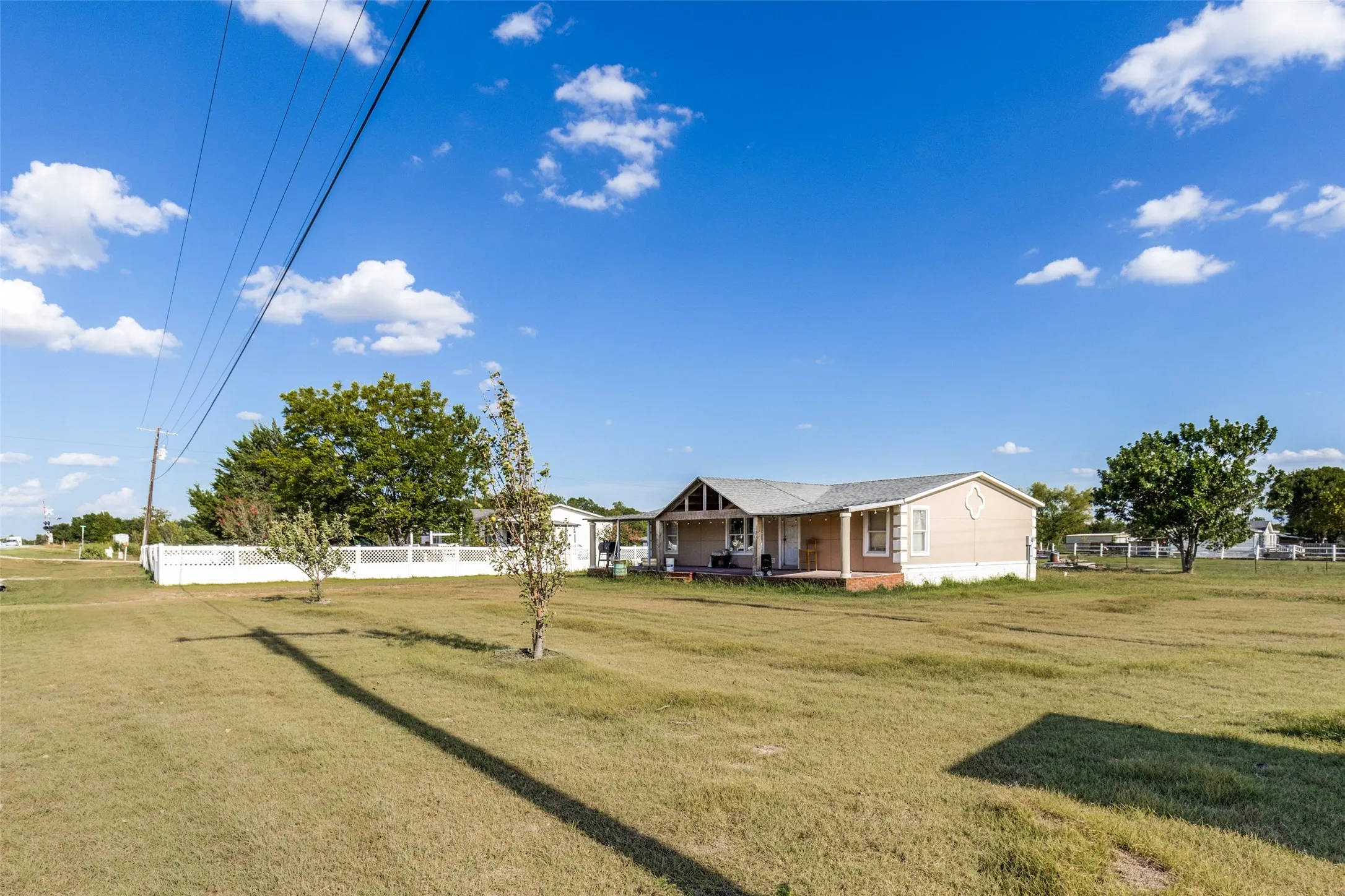 Manufactured Home For Sale in Navarro County , 409 Fm 1126, Rice, Texas 75155, 3 Bedroom, 2 Bathroom, Garage spaces, 1,232 Sqft, built in 1999, mls#21359558, Real Estate Agent in Rice, Homes For Sale in Navarro county, Homes For Sale in Rice, Realtor in Rice Texas, Real Estate Brokerage Independent Realty Texas, Luminita Cordes Realtor