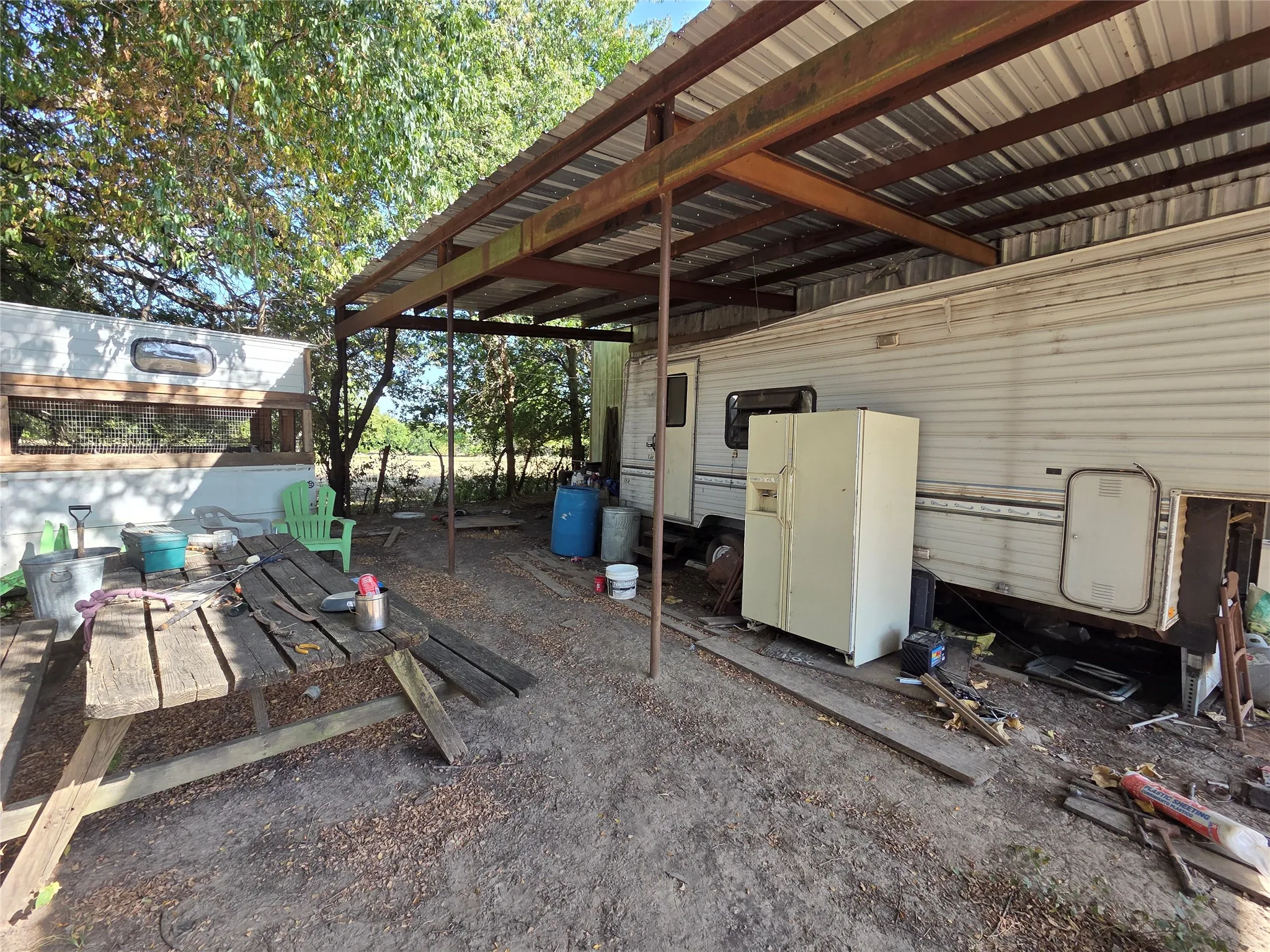 Mobile Home For Sale in Fannin County , 2707 S State Highway 121 Highway S, Bonham, Texas 75418, 2 Bedroom, 2 Bathroom, 1 Garage spaces, 2,760 Sqft, built in 1990, mls#21355774, Real Estate Agent in Bonham, Homes For Sale in Fannin county, Homes For Sale in Bonham, Realtor in Bonham Texas, Real Estate Brokerage Independent Realty Texas, Luminita Cordes Realtor