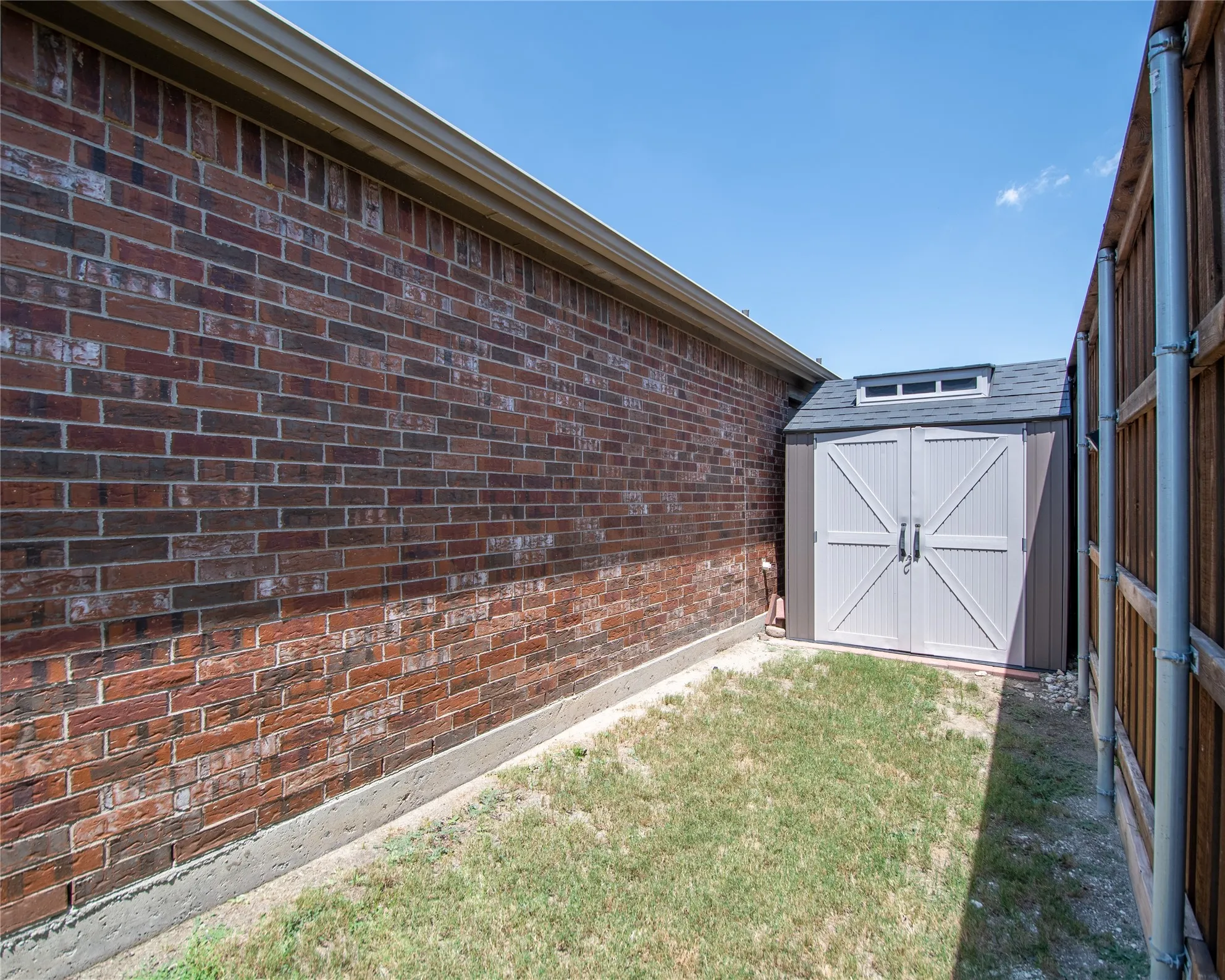 Single Family Residence For Sale in Collin County , 3306 Bear Creek Drive, Melissa, Texas 75454, 4 Bedroom, 2 Bathroom, 2 Garage spaces, 2,045 Sqft, built in 2010, mls#21355504, Real Estate Agent in Melissa, Homes For Sale in Collin county, Homes For Sale in Melissa, Realtor in Melissa Texas, Real Estate Brokerage Independent Realty Texas, Luminita Cordes Realtor