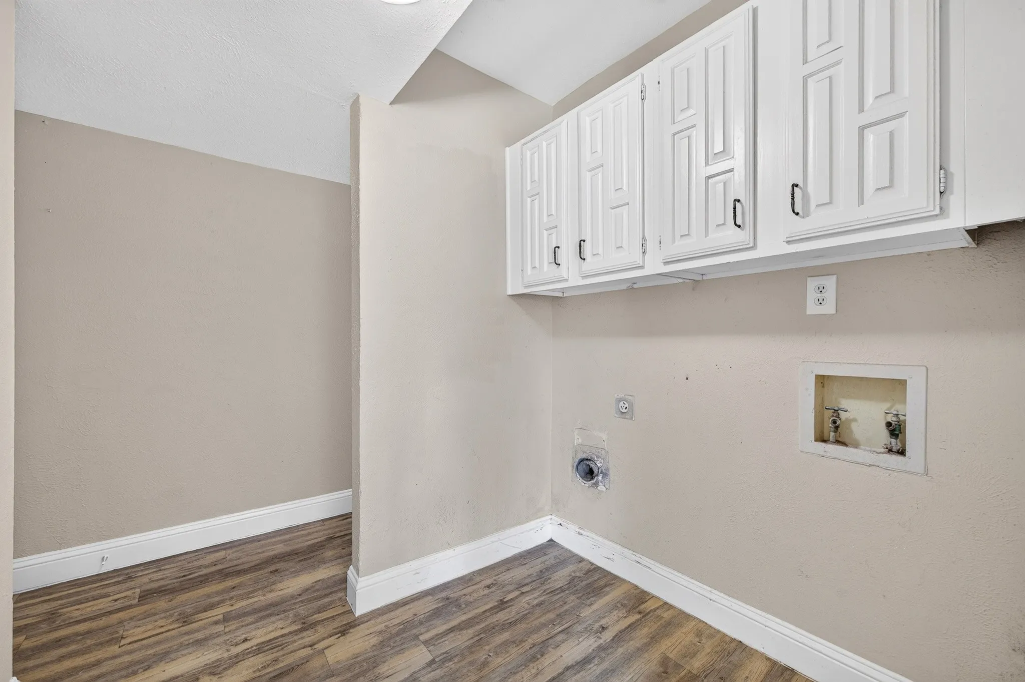 Single Family Residence For Sale in Dallas County , 247 Woodhurst Drive, Coppell, Texas 75019, 3 Bedroom, 2 Bathroom, 2 Garage spaces, 1,963 Sqft, built in 1979, mls#21359589, Real Estate Agent in Coppell, Homes For Sale in Dallas county, Homes For Sale in Coppell, Realtor in Coppell Texas, Real Estate Brokerage Independent Realty Texas, Luminita Cordes Realtor
