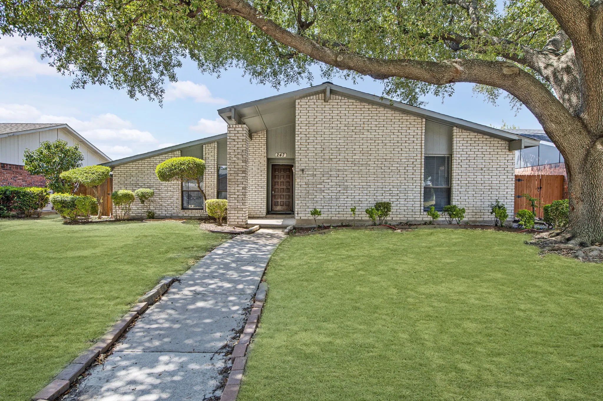 Single Family Residence For Sale in Dallas County , 247 Woodhurst Drive, Coppell, Texas 75019, 3 Bedroom, 2 Bathroom, 2 Garage spaces, 1,963 Sqft, built in 1979, mls#21359589, Real Estate Agent in Coppell, Homes For Sale in Dallas county, Homes For Sale in Coppell, Realtor in Coppell Texas, Real Estate Brokerage Independent Realty Texas, Luminita Cordes Realtor