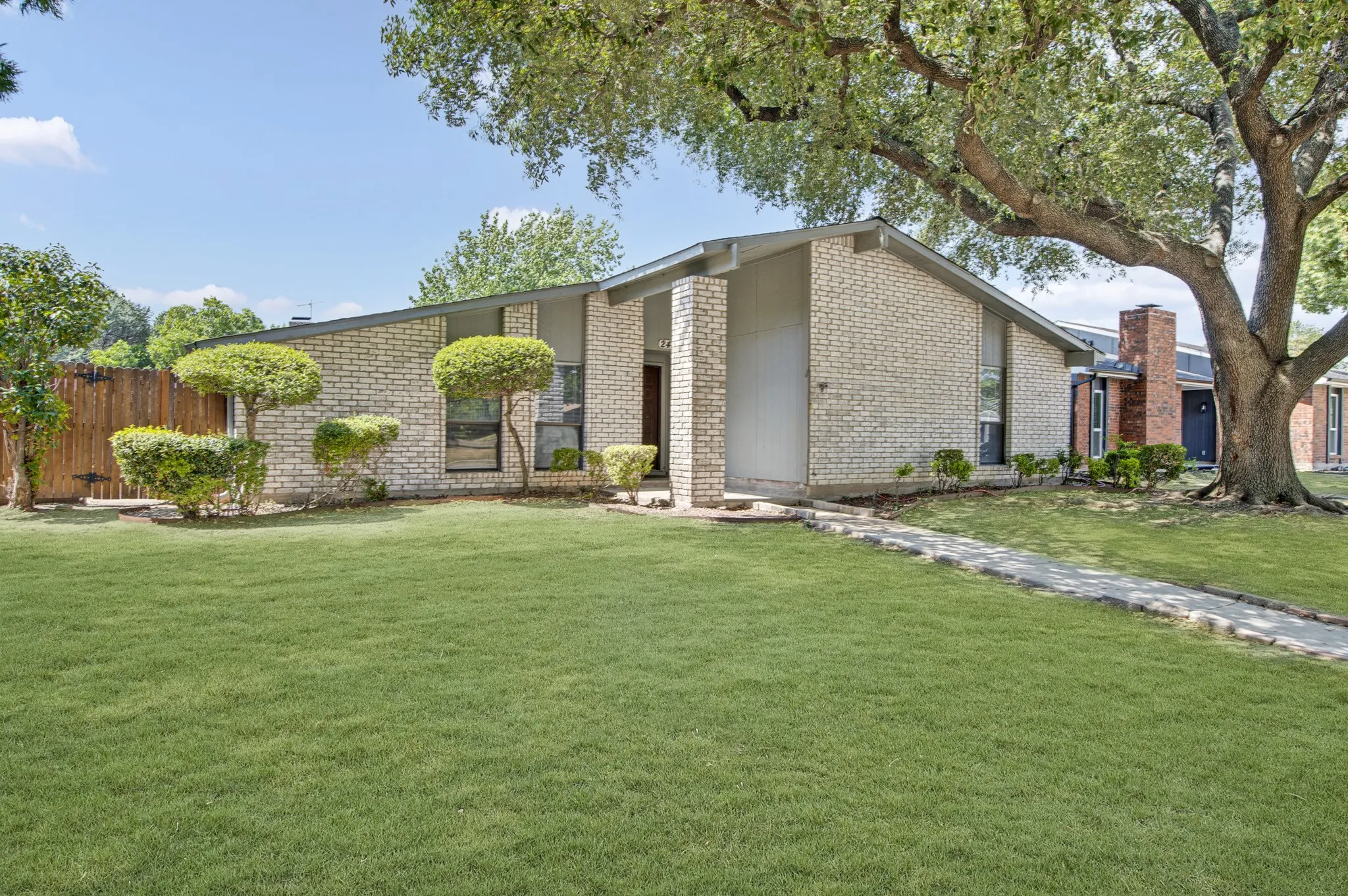 Single Family Residence For Sale in Dallas County , 247 Woodhurst Drive, Coppell, Texas 75019, 3 Bedroom, 2 Bathroom, 2 Garage spaces, 1,963 Sqft, built in 1979, mls#21359589, Real Estate Agent in Coppell, Homes For Sale in Dallas county, Homes For Sale in Coppell, Realtor in Coppell Texas, Real Estate Brokerage Independent Realty Texas, Luminita Cordes Realtor