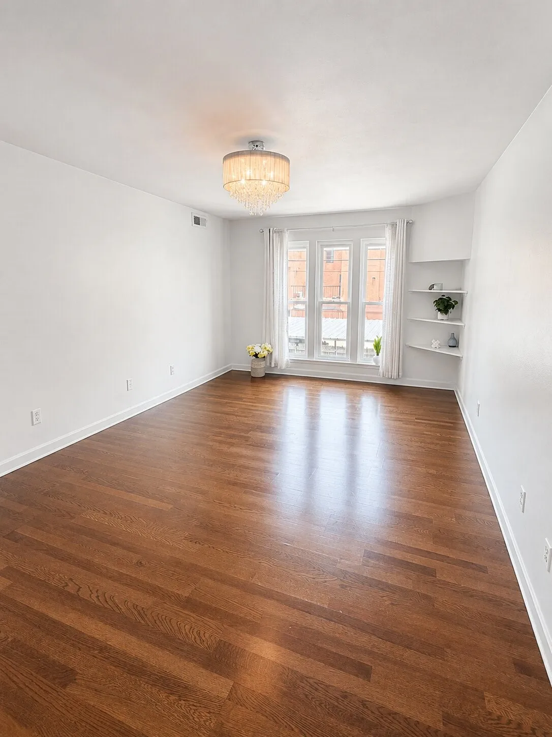 Condominium For Sale in Dallas County , 4020 Holland Avenue 213, Dallas, Texas 75219, 2 Bedroom, 3 Bathroom, Garage spaces, 1,029 Sqft, built in 1970, mls#21359592, Real Estate Agent in Dallas, Homes For Sale in Dallas county, Homes For Sale in Dallas, Realtor in Dallas Texas, Real Estate Brokerage Independent Realty Texas, Luminita Cordes Realtor