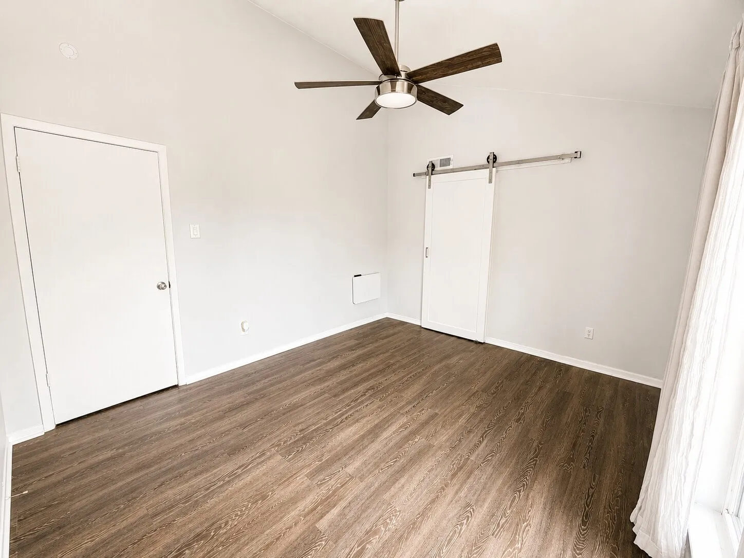 Condominium For Sale in Dallas County , 4020 Holland Avenue 213, Dallas, Texas 75219, 2 Bedroom, 3 Bathroom, Garage spaces, 1,029 Sqft, built in 1970, mls#21359592, Real Estate Agent in Dallas, Homes For Sale in Dallas county, Homes For Sale in Dallas, Realtor in Dallas Texas, Real Estate Brokerage Independent Realty Texas, Luminita Cordes Realtor
