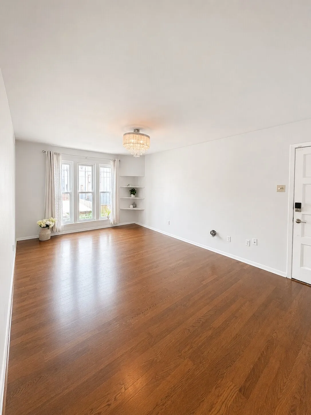 Condominium For Sale in Dallas County , 4020 Holland Avenue 213, Dallas, Texas 75219, 2 Bedroom, 3 Bathroom, Garage spaces, 1,029 Sqft, built in 1970, mls#21359592, Real Estate Agent in Dallas, Homes For Sale in Dallas county, Homes For Sale in Dallas, Realtor in Dallas Texas, Real Estate Brokerage Independent Realty Texas, Luminita Cordes Realtor