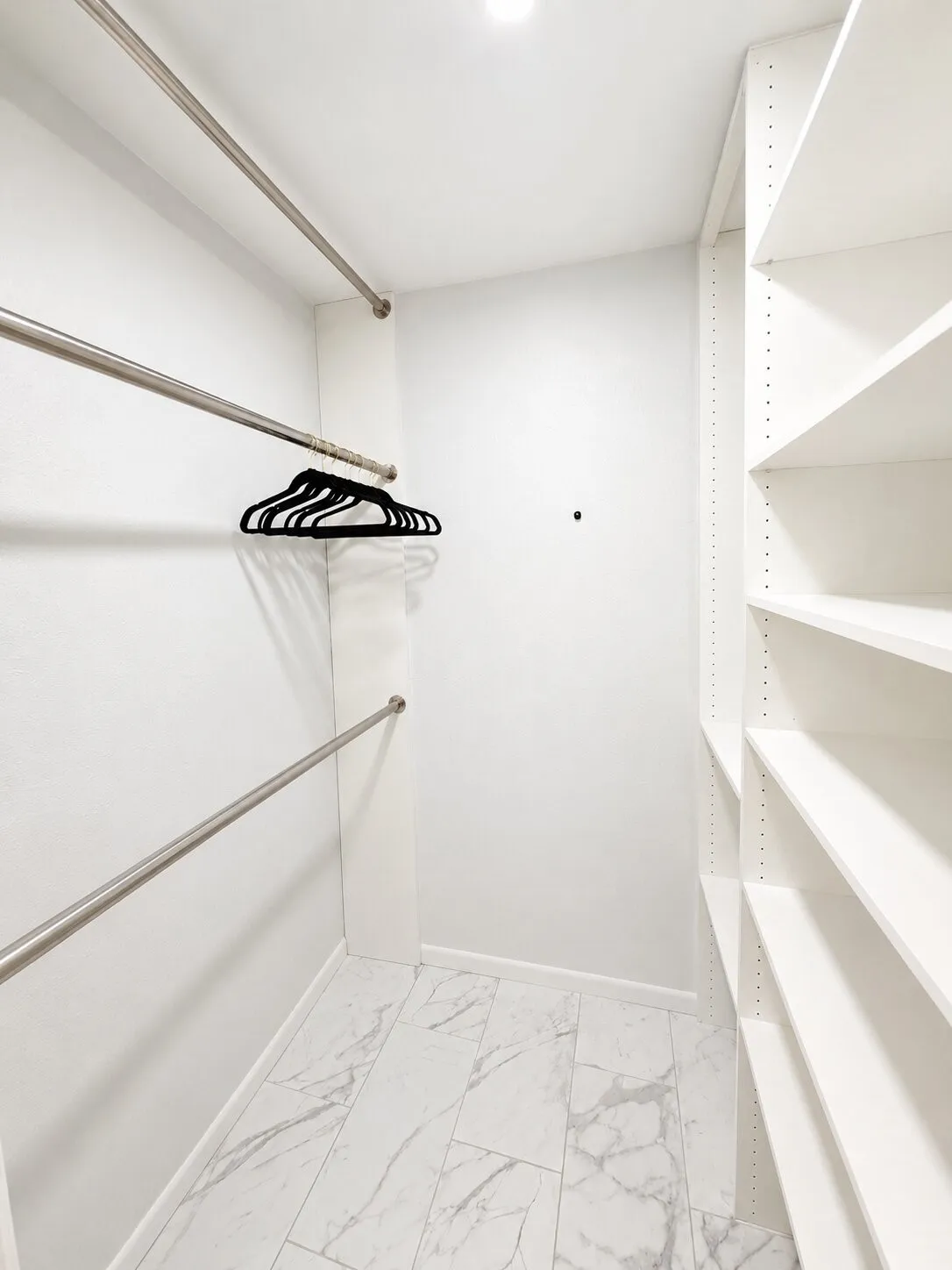 Condominium For Sale in Dallas County , 4020 Holland Avenue 213, Dallas, Texas 75219, 2 Bedroom, 3 Bathroom, Garage spaces, 1,029 Sqft, built in 1970, mls#21359592, Real Estate Agent in Dallas, Homes For Sale in Dallas county, Homes For Sale in Dallas, Realtor in Dallas Texas, Real Estate Brokerage Independent Realty Texas, Luminita Cordes Realtor