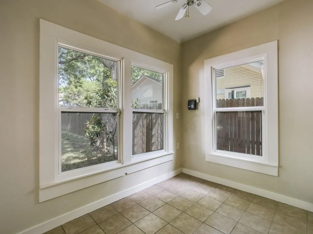 Single Family Residence For Sale in Dallas County , 617 N Windomere Avenue, Dallas, Texas 75208, 3 Bedroom, 1 Bathroom, 2 Garage spaces, 1,310 Sqft, built in 1922, Price $499,000, mls#21359599, Real Estate Agent in Dallas, Homes For Sale in Dallas county, Homes For Sale in Dallas, Realtor in Dallas Texas, Real Estate Brokerage Independent Realty Texas, Luminita Cordes Realtor