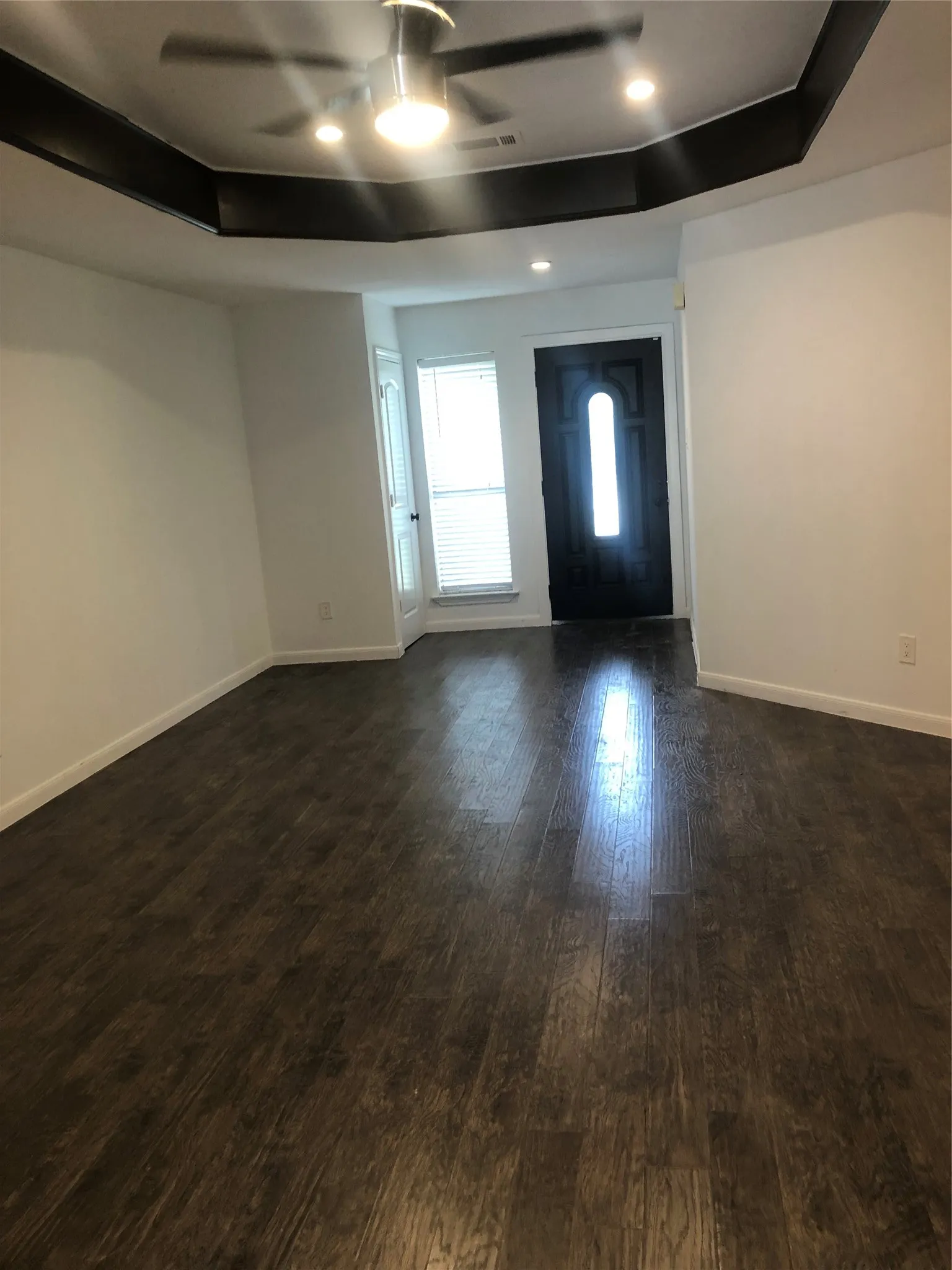 Duplex For Rent in Dallas County , 206 Matt Place, Grand Prairie, Texas 75051, 2 Bedroom, 2 Bathroom, Garage spaces, 1,150 Sqft, built in 1983, mls#21359601, Real Estate Agent in Grand Prairie, Homes For Rent in Dallas county, Homes For Rent in Grand Prairie, Realtor in Grand Prairie Texas, Real Estate Brokerage Independent Realty Texas, Luminita Cordes Realtor