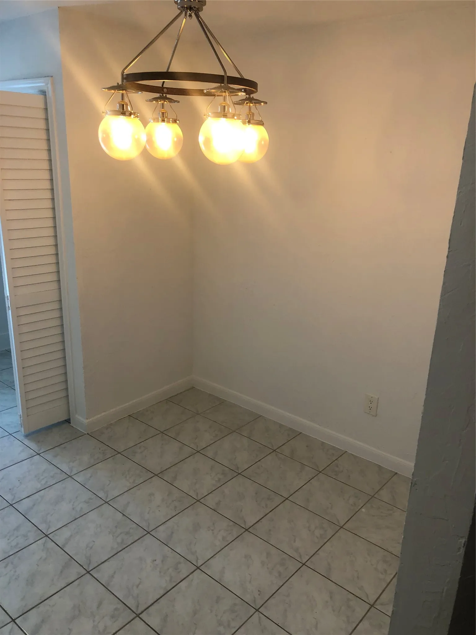 Duplex For Rent in Dallas County , 206 Matt Place, Grand Prairie, Texas 75051, 2 Bedroom, 2 Bathroom, Garage spaces, 1,150 Sqft, built in 1983, mls#21359601, Real Estate Agent in Grand Prairie, Homes For Rent in Dallas county, Homes For Rent in Grand Prairie, Realtor in Grand Prairie Texas, Real Estate Brokerage Independent Realty Texas, Luminita Cordes Realtor