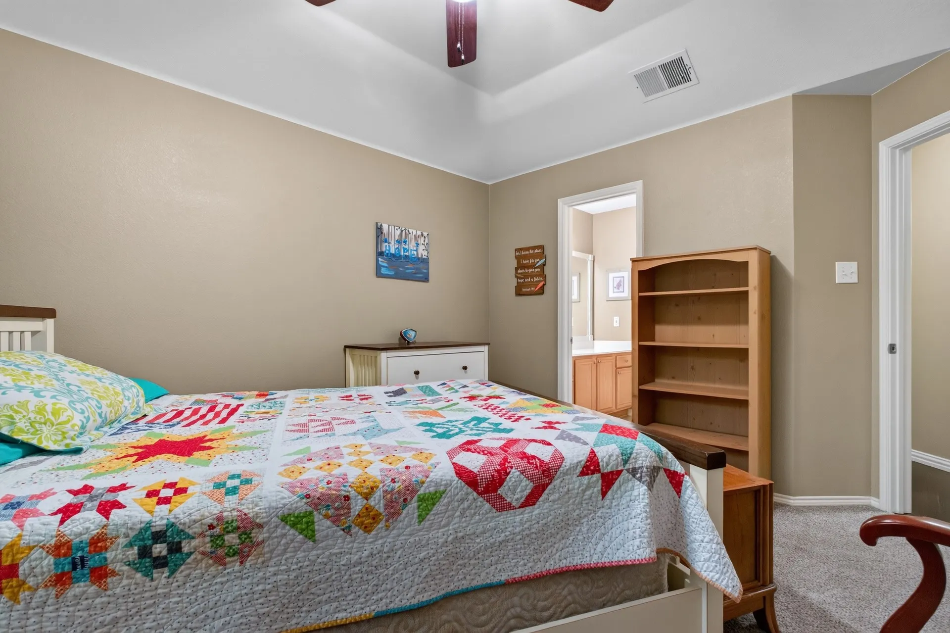 Tray ceiling, neutral wall paint, ceiling fan, wood-finish flooring, and recessed lighting