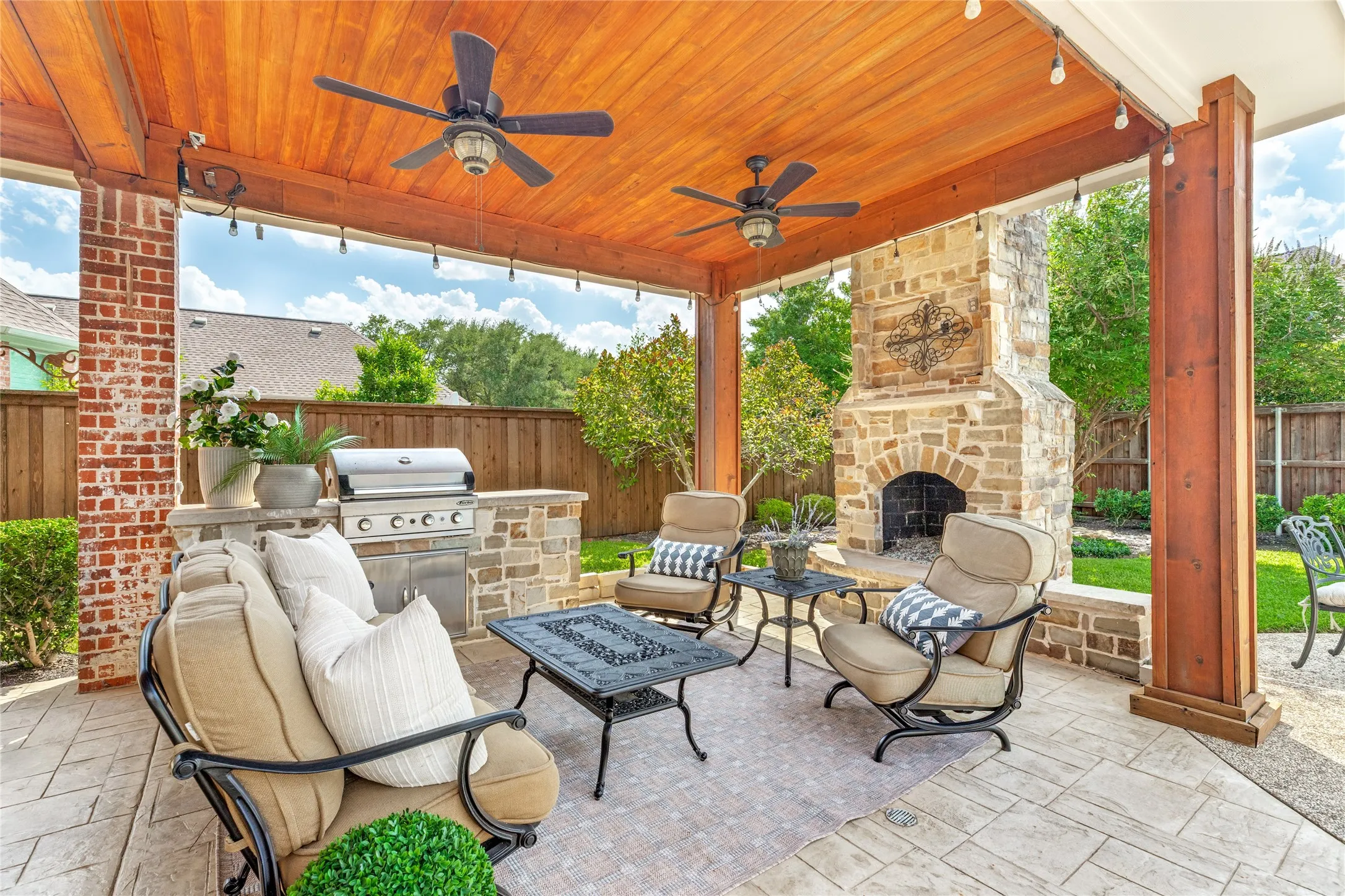 Single Family Residence For Sale in Collin County , 1904 Savannah Drive, Mc Kinney, Texas 75072, 4 Bedroom, 5 Bathroom, 3 Garage spaces, 3,860 Sqft, built in 1999, mls#21356065, Real Estate Agent in Mc Kinney, Homes For Sale in Collin county, Homes For Sale in Mc Kinney, Realtor in Mc Kinney Texas, Real Estate Brokerage Independent Realty Texas, Luminita Cordes Realtor