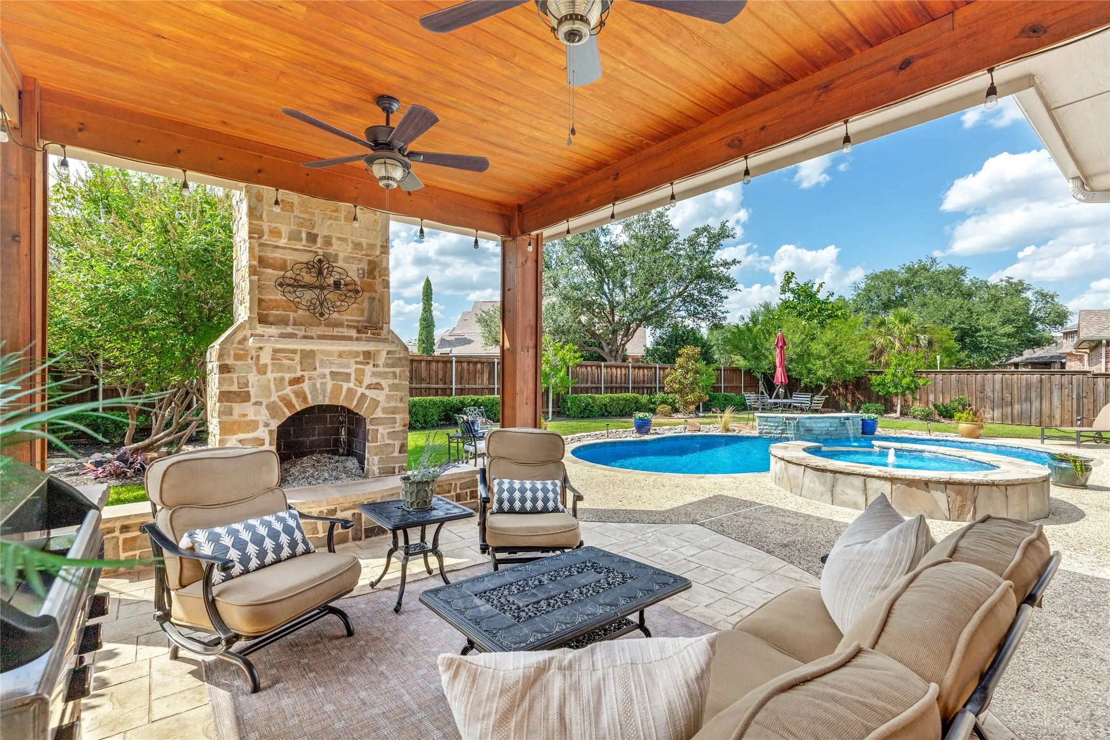 Single Family Residence For Sale in Collin County , 1904 Savannah Drive, Mc Kinney, Texas 75072, 4 Bedroom, 5 Bathroom, 3 Garage spaces, 3,860 Sqft, built in 1999, mls#21356065, Real Estate Agent in Mc Kinney, Homes For Sale in Collin county, Homes For Sale in Mc Kinney, Realtor in Mc Kinney Texas, Real Estate Brokerage Independent Realty Texas, Luminita Cordes Realtor
