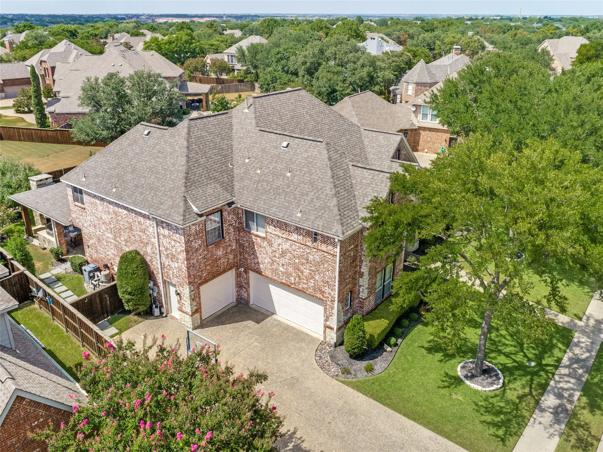 Single Family Residence For Sale in Collin County , 1904 Savannah Drive, Mc Kinney, Texas 75072, 4 Bedroom, 5 Bathroom, 3 Garage spaces, 3,860 Sqft, built in 1999, mls#21356065, Real Estate Agent in Mc Kinney, Homes For Sale in Collin county, Homes For Sale in Mc Kinney, Realtor in Mc Kinney Texas, Real Estate Brokerage Independent Realty Texas, Luminita Cordes Realtor