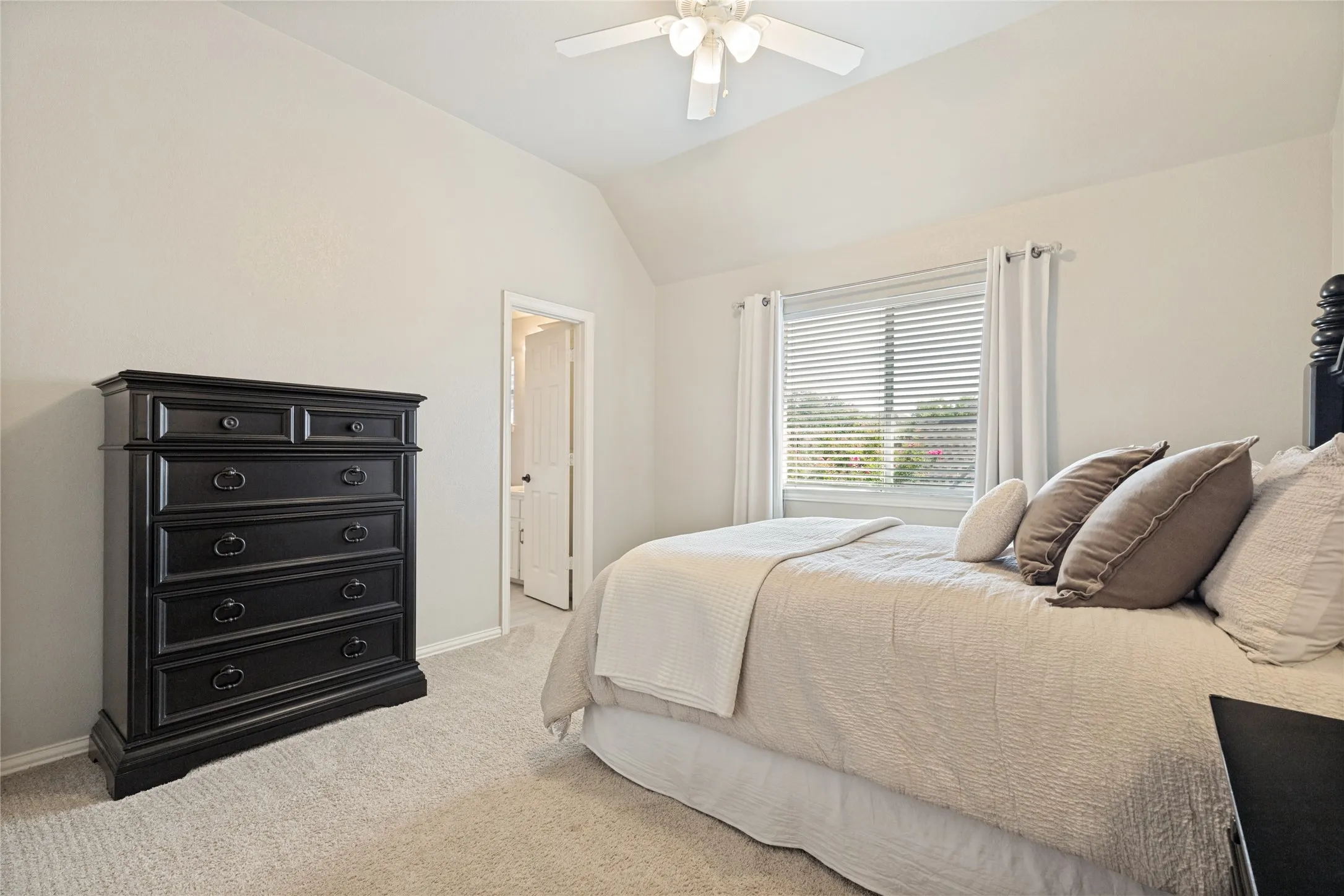 Single Family Residence For Sale in Collin County , 1904 Savannah Drive, Mc Kinney, Texas 75072, 4 Bedroom, 5 Bathroom, 3 Garage spaces, 3,860 Sqft, built in 1999, mls#21356065, Real Estate Agent in Mc Kinney, Homes For Sale in Collin county, Homes For Sale in Mc Kinney, Realtor in Mc Kinney Texas, Real Estate Brokerage Independent Realty Texas, Luminita Cordes Realtor