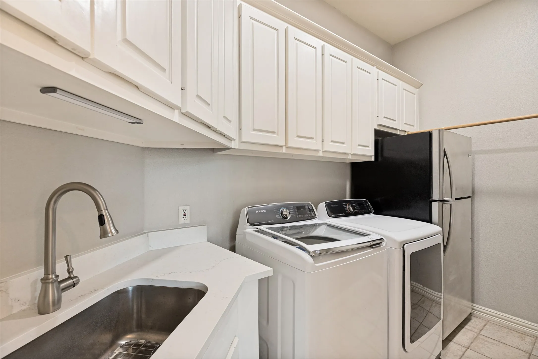 Single Family Residence For Sale in Collin County , 1904 Savannah Drive, Mc Kinney, Texas 75072, 4 Bedroom, 5 Bathroom, 3 Garage spaces, 3,860 Sqft, built in 1999, mls#21356065, Real Estate Agent in Mc Kinney, Homes For Sale in Collin county, Homes For Sale in Mc Kinney, Realtor in Mc Kinney Texas, Real Estate Brokerage Independent Realty Texas, Luminita Cordes Realtor