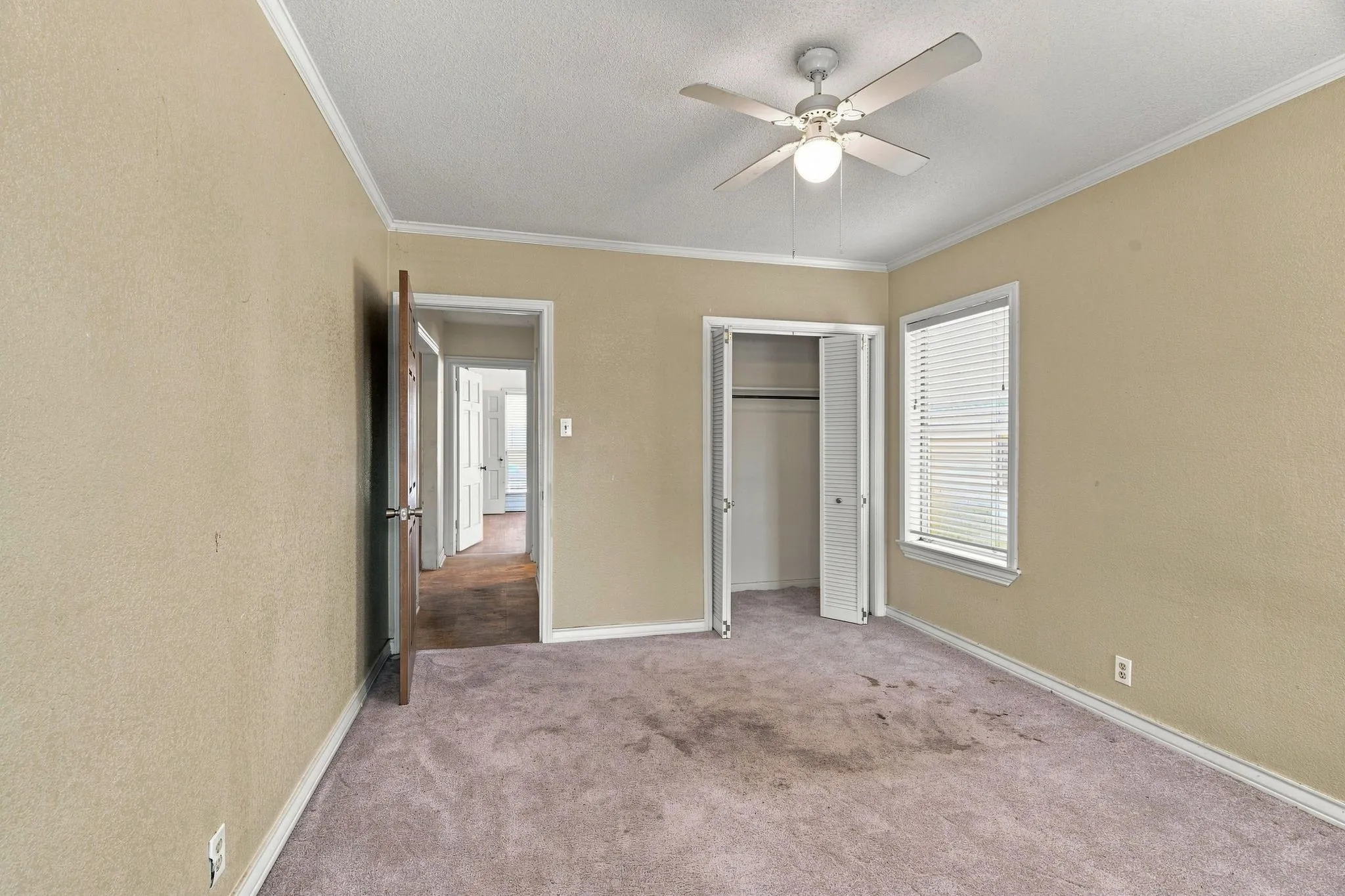 Single Family Residence For Sale in Dallas County , 1013 Oak Street, Grand Prairie, Texas 75050, 4 Bedroom, 2 Bathroom, Garage spaces, 1,798 Sqft, built in 1942, mls#21359105, Real Estate Agent in Grand Prairie, Homes For Sale in Dallas county, Homes For Sale in Grand Prairie, Realtor in Grand Prairie Texas, Real Estate Brokerage Independent Realty Texas, Luminita Cordes Realtor