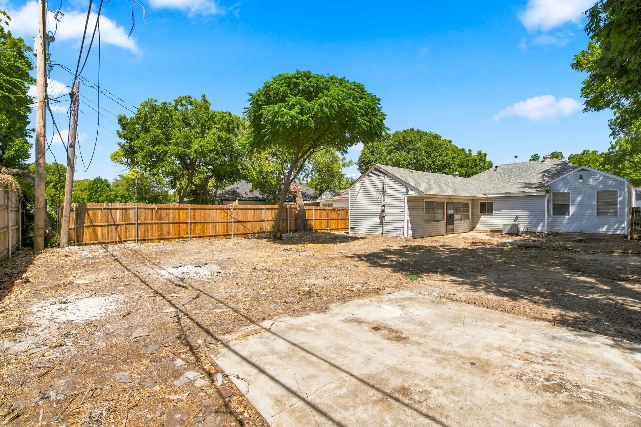 Single Family Residence For Sale in Dallas County , 1013 Oak Street, Grand Prairie, Texas 75050, 4 Bedroom, 2 Bathroom, Garage spaces, 1,798 Sqft, built in 1942, mls#21359105, Real Estate Agent in Grand Prairie, Homes For Sale in Dallas county, Homes For Sale in Grand Prairie, Realtor in Grand Prairie Texas, Real Estate Brokerage Independent Realty Texas, Luminita Cordes Realtor