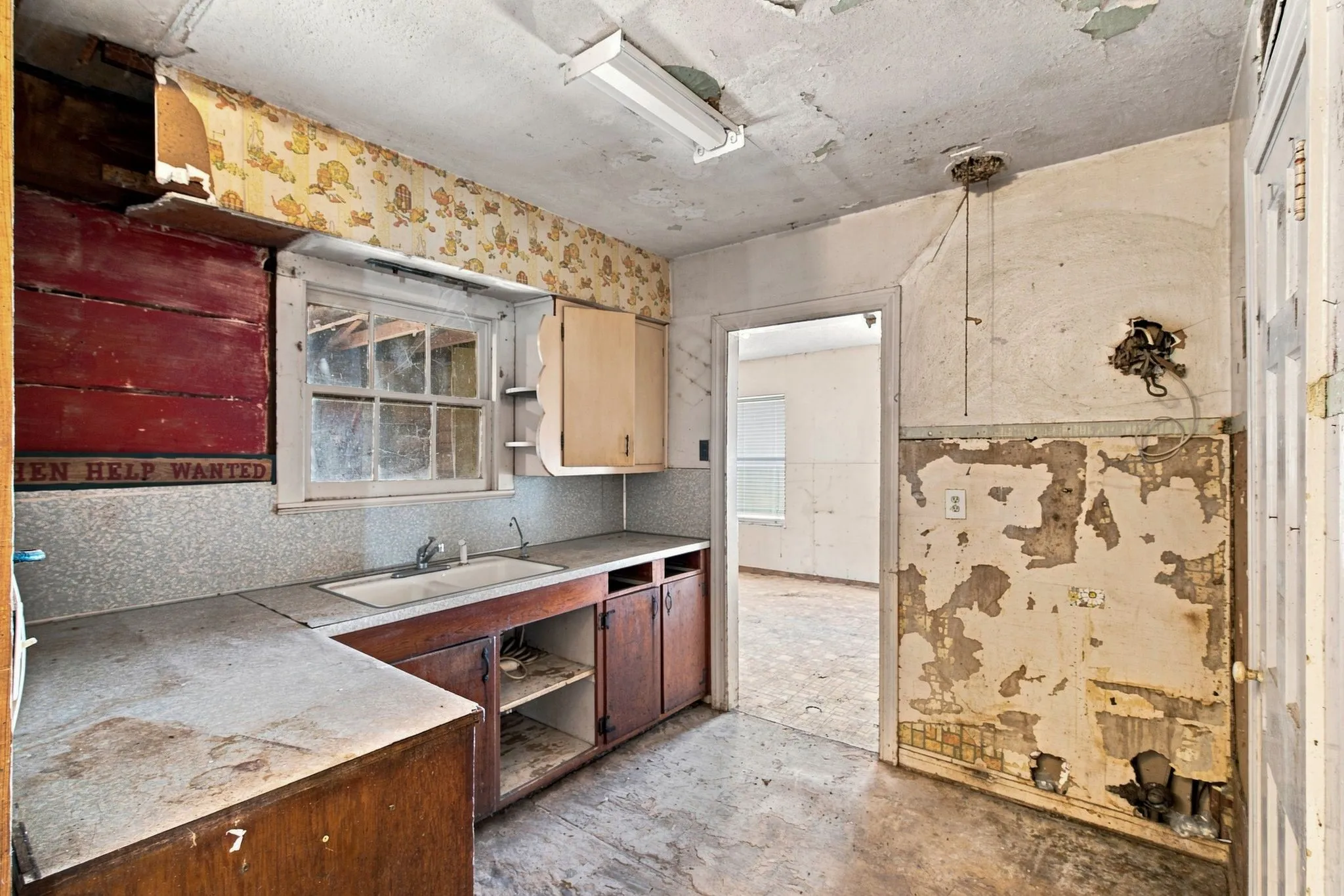 Single Family Residence For Sale in Dallas County , 1013 Oak Street, Grand Prairie, Texas 75050, 4 Bedroom, 2 Bathroom, Garage spaces, 1,798 Sqft, built in 1942, mls#21359105, Real Estate Agent in Grand Prairie, Homes For Sale in Dallas county, Homes For Sale in Grand Prairie, Realtor in Grand Prairie Texas, Real Estate Brokerage Independent Realty Texas, Luminita Cordes Realtor