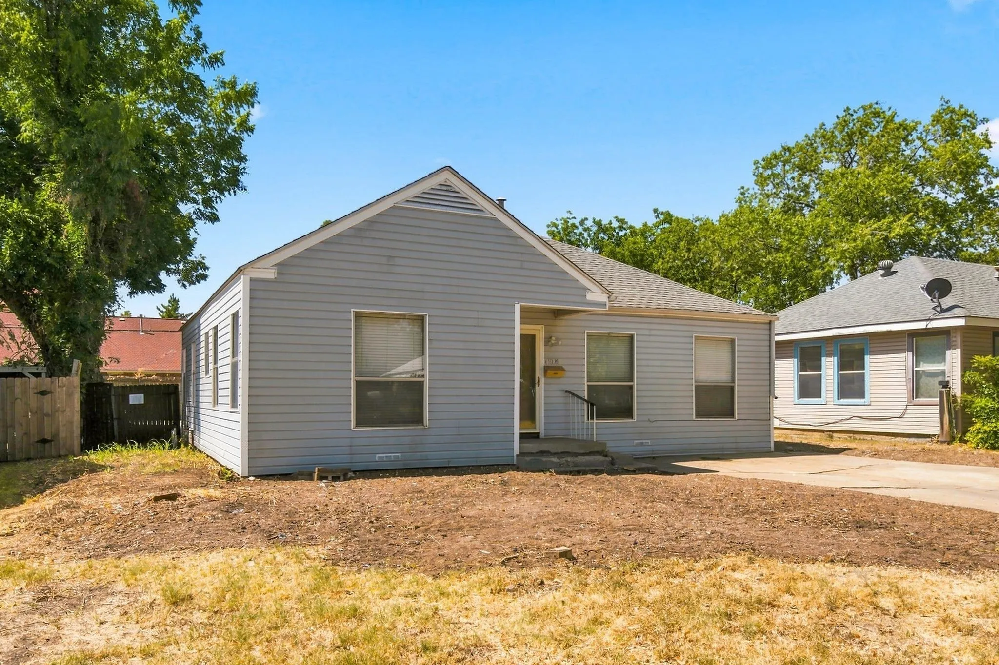 Single Family Residence For Sale in Dallas County , 1013 Oak Street, Grand Prairie, Texas 75050, 4 Bedroom, 2 Bathroom, Garage spaces, 1,798 Sqft, built in 1942, mls#21359105, Real Estate Agent in Grand Prairie, Homes For Sale in Dallas county, Homes For Sale in Grand Prairie, Realtor in Grand Prairie Texas, Real Estate Brokerage Independent Realty Texas, Luminita Cordes Realtor