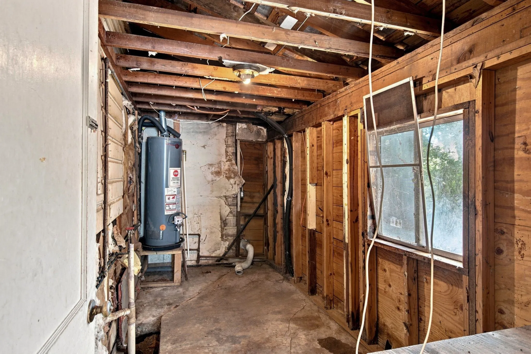 Single Family Residence For Sale in Dallas County , 1013 Oak Street, Grand Prairie, Texas 75050, 4 Bedroom, 2 Bathroom, Garage spaces, 1,798 Sqft, built in 1942, mls#21359105, Real Estate Agent in Grand Prairie, Homes For Sale in Dallas county, Homes For Sale in Grand Prairie, Realtor in Grand Prairie Texas, Real Estate Brokerage Independent Realty Texas, Luminita Cordes Realtor