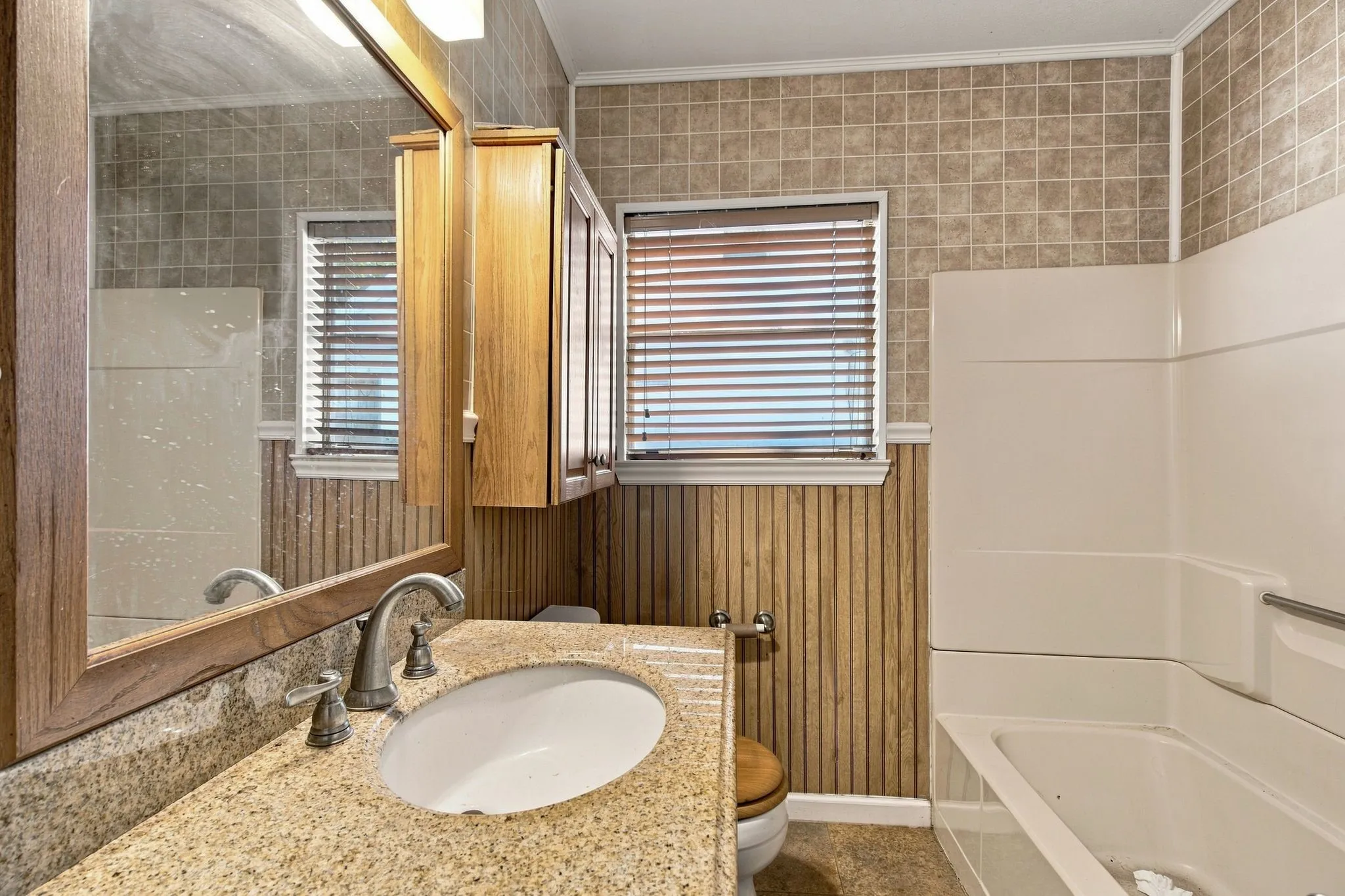 Single Family Residence For Sale in Dallas County , 1013 Oak Street, Grand Prairie, Texas 75050, 4 Bedroom, 2 Bathroom, Garage spaces, 1,798 Sqft, built in 1942, mls#21359105, Real Estate Agent in Grand Prairie, Homes For Sale in Dallas county, Homes For Sale in Grand Prairie, Realtor in Grand Prairie Texas, Real Estate Brokerage Independent Realty Texas, Luminita Cordes Realtor