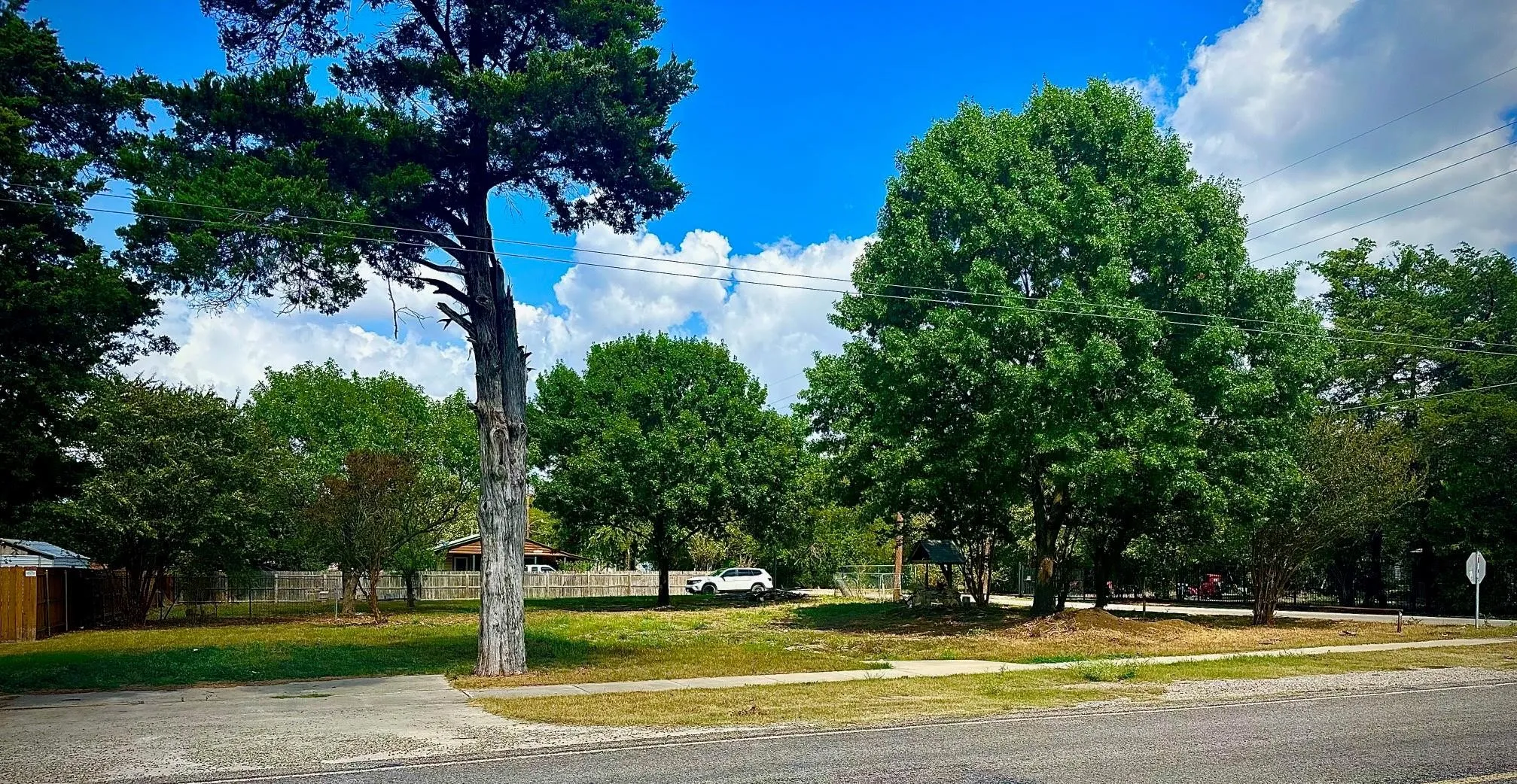 Unimproved Land For Sale in Grayson County , 326 E Grand Street, Whitewright, Texas 75491, 0, 0, Garage spaces, 0 Sqft, built in 0, Price $74,900, mls#21359549, Real Estate Agent in Whitewright, Homes For Sale in Grayson county, Homes For Sale in Whitewright, Realtor in Whitewright Texas, Real Estate Brokerage Independent Realty Texas, Luminita Cordes Realtor