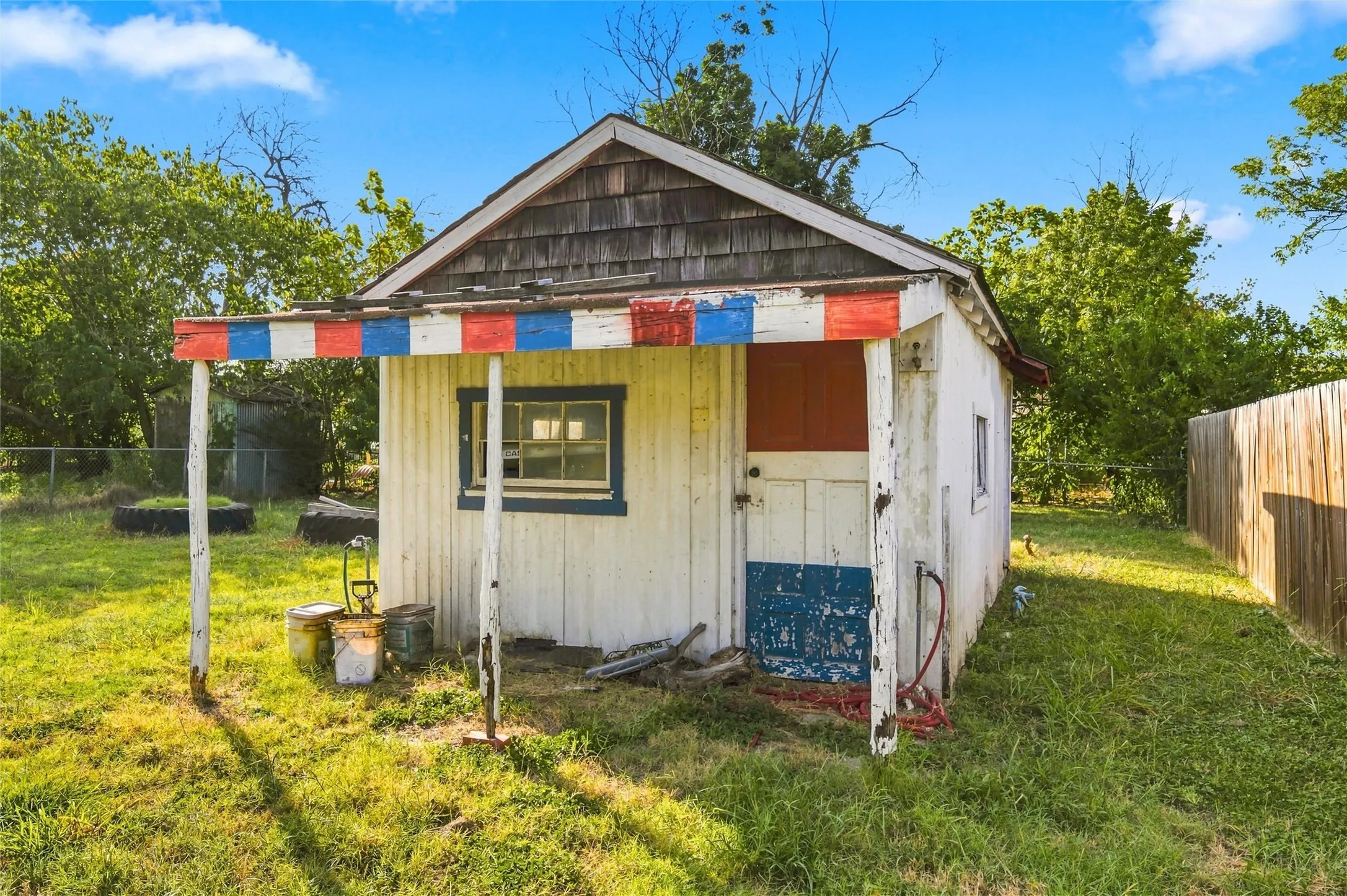 Single Family Residence For Sale in Mc Lennan County , 3840 Parrish Street, Bellmead, Texas 76705, 3 Bedroom, 2 Bathroom, Garage spaces, 1,340 Sqft, built in 1949, mls#21348995, Real Estate Agent in Bellmead, Homes For Sale in Mc Lennan county, Homes For Sale in Bellmead, Realtor in Bellmead Texas, Real Estate Brokerage Independent Realty Texas, Luminita Cordes Realtor
