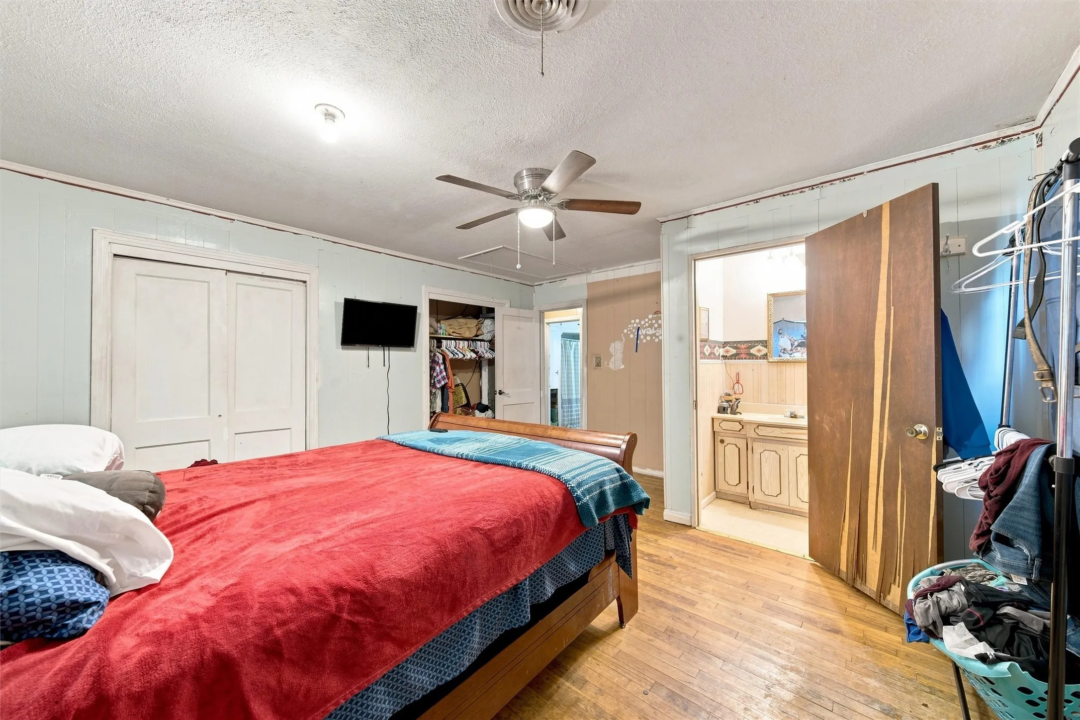 Single Family Residence For Sale in Mc Lennan County , 3840 Parrish Street, Bellmead, Texas 76705, 3 Bedroom, 2 Bathroom, Garage spaces, 1,340 Sqft, built in 1949, mls#21348995, Real Estate Agent in Bellmead, Homes For Sale in Mc Lennan county, Homes For Sale in Bellmead, Realtor in Bellmead Texas, Real Estate Brokerage Independent Realty Texas, Luminita Cordes Realtor