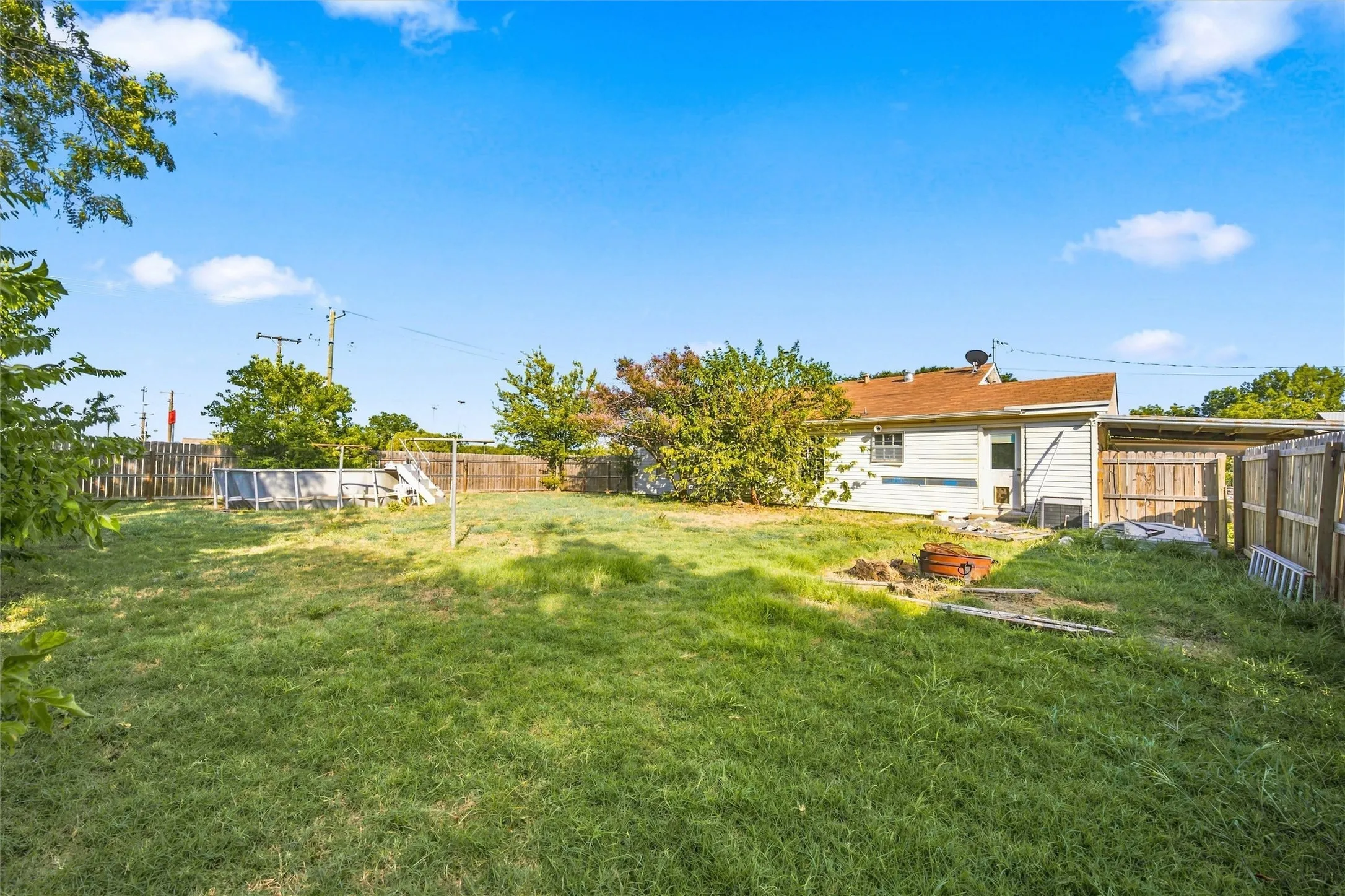 Single Family Residence For Sale in Mc Lennan County , 3840 Parrish Street, Bellmead, Texas 76705, 3 Bedroom, 2 Bathroom, Garage spaces, 1,340 Sqft, built in 1949, mls#21348995, Real Estate Agent in Bellmead, Homes For Sale in Mc Lennan county, Homes For Sale in Bellmead, Realtor in Bellmead Texas, Real Estate Brokerage Independent Realty Texas, Luminita Cordes Realtor