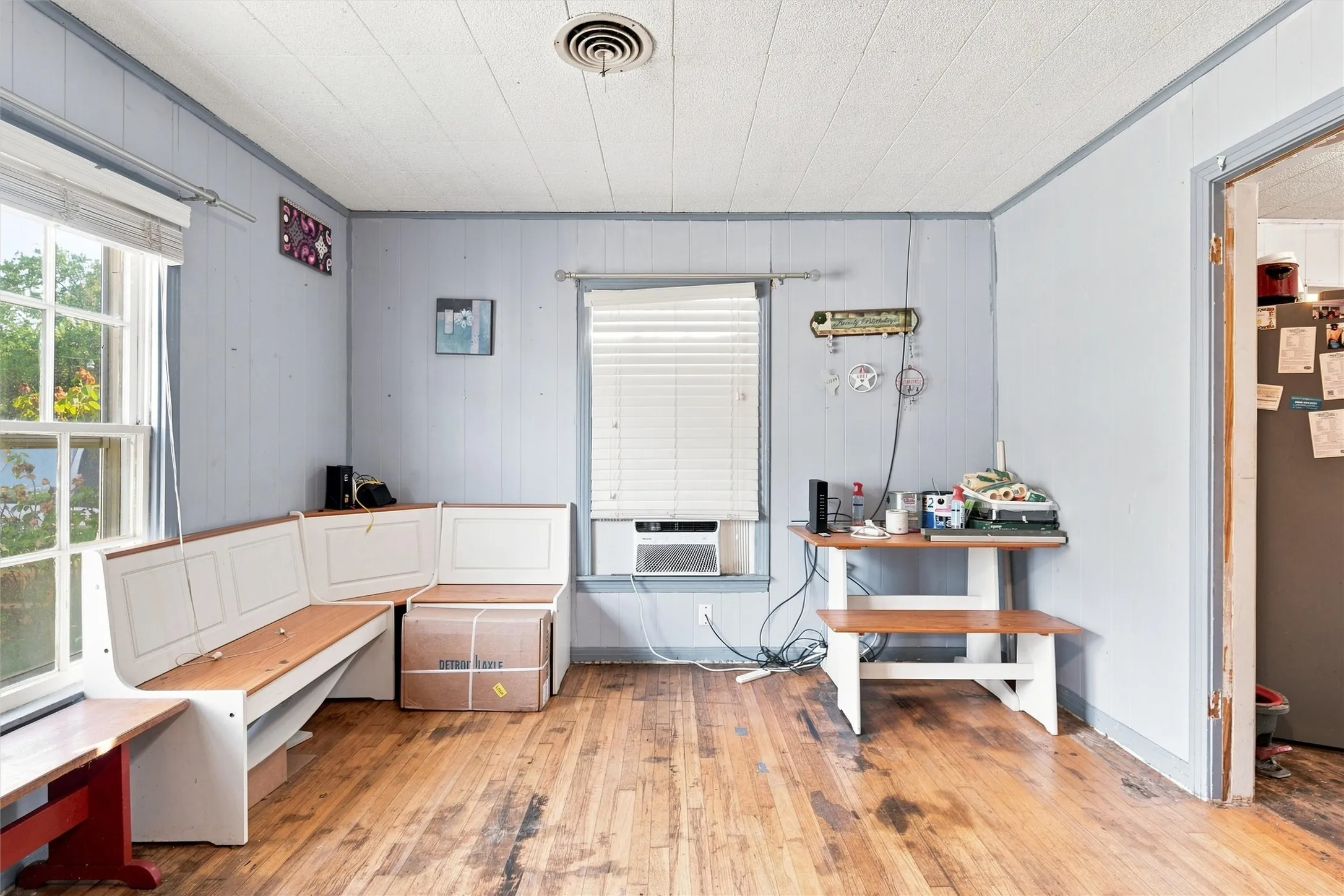 Single Family Residence For Sale in Mc Lennan County , 3840 Parrish Street, Bellmead, Texas 76705, 3 Bedroom, 2 Bathroom, Garage spaces, 1,340 Sqft, built in 1949, mls#21348995, Real Estate Agent in Bellmead, Homes For Sale in Mc Lennan county, Homes For Sale in Bellmead, Realtor in Bellmead Texas, Real Estate Brokerage Independent Realty Texas, Luminita Cordes Realtor