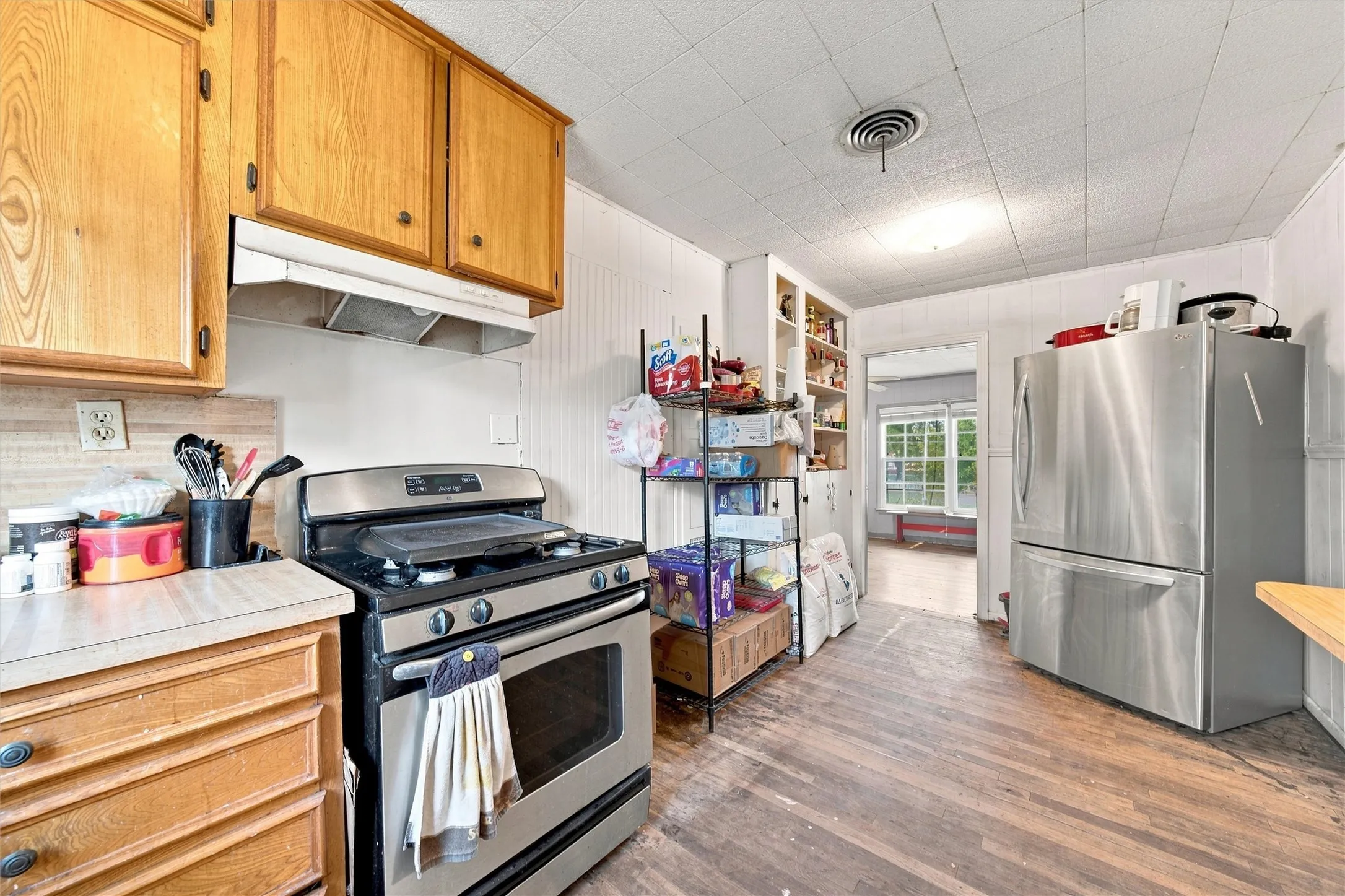 Single Family Residence For Sale in Mc Lennan County , 3840 Parrish Street, Bellmead, Texas 76705, 3 Bedroom, 2 Bathroom, Garage spaces, 1,340 Sqft, built in 1949, mls#21348995, Real Estate Agent in Bellmead, Homes For Sale in Mc Lennan county, Homes For Sale in Bellmead, Realtor in Bellmead Texas, Real Estate Brokerage Independent Realty Texas, Luminita Cordes Realtor