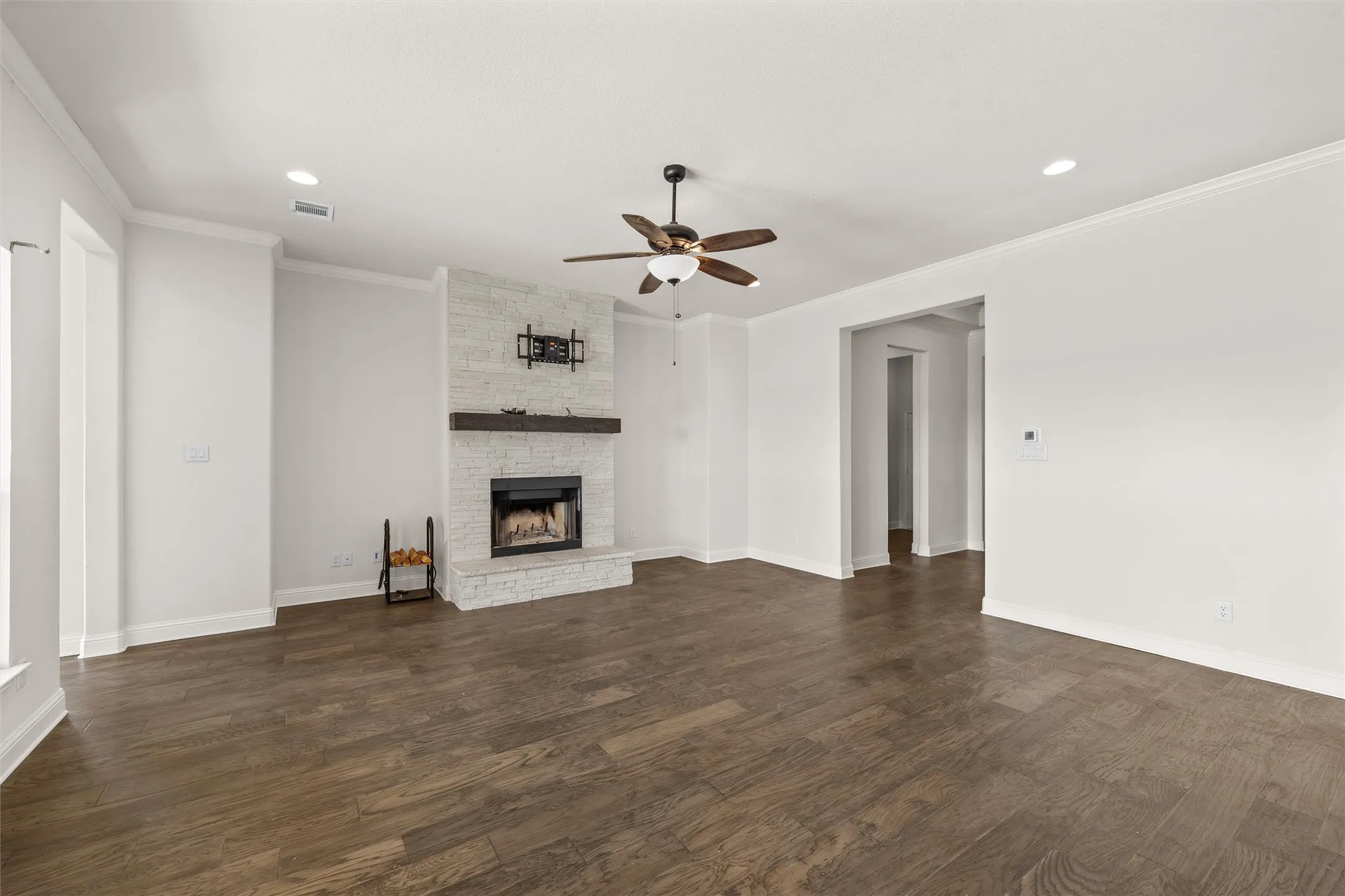 Single Family Residence For Sale in Mc Lennan County , 336 Oak Meadow Trail, Waco, Texas 76657, 4 Bedroom, 2 Bathroom, 2 Garage spaces, 2,222 Sqft, built in 2021, mls#21353725, Real Estate Agent in Waco, Homes For Sale in Mc Lennan county, Homes For Sale in Waco, Realtor in Waco Texas, Real Estate Brokerage Independent Realty Texas, Luminita Cordes Realtor