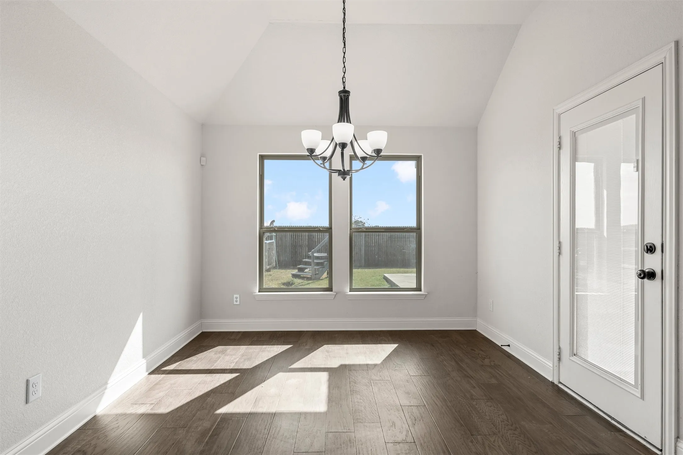 Single Family Residence For Sale in Mc Lennan County , 336 Oak Meadow Trail, Waco, Texas 76657, 4 Bedroom, 2 Bathroom, 2 Garage spaces, 2,222 Sqft, built in 2021, mls#21353725, Real Estate Agent in Waco, Homes For Sale in Mc Lennan county, Homes For Sale in Waco, Realtor in Waco Texas, Real Estate Brokerage Independent Realty Texas, Luminita Cordes Realtor