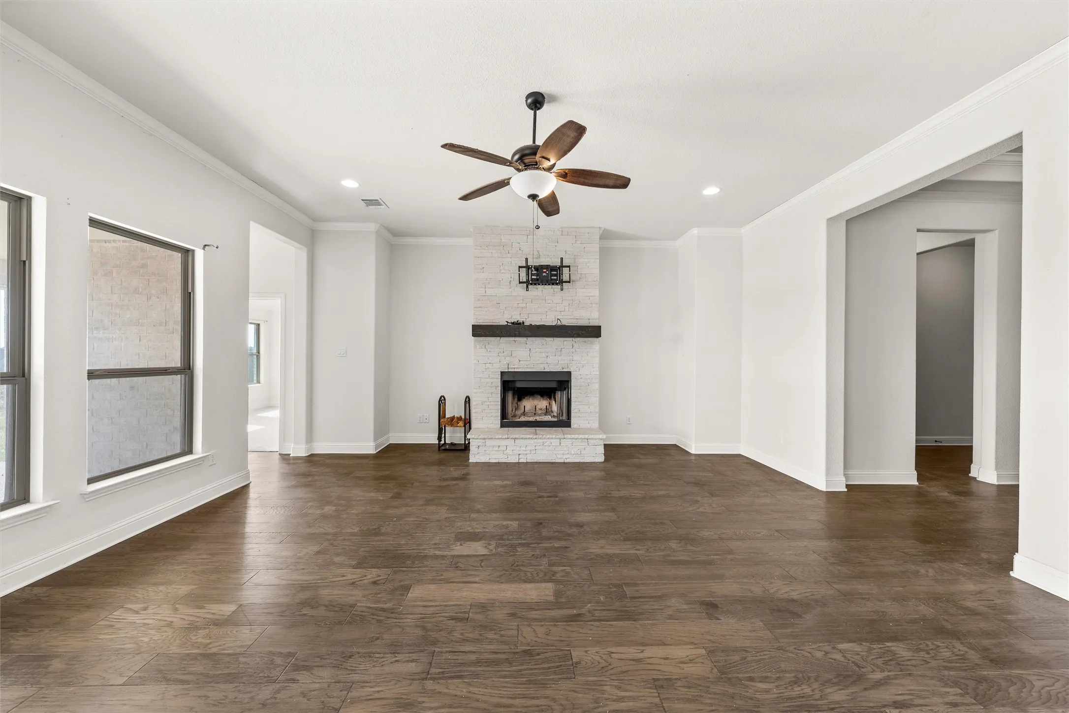 Single Family Residence For Sale in Mc Lennan County , 336 Oak Meadow Trail, Waco, Texas 76657, 4 Bedroom, 2 Bathroom, 2 Garage spaces, 2,222 Sqft, built in 2021, mls#21353725, Real Estate Agent in Waco, Homes For Sale in Mc Lennan county, Homes For Sale in Waco, Realtor in Waco Texas, Real Estate Brokerage Independent Realty Texas, Luminita Cordes Realtor