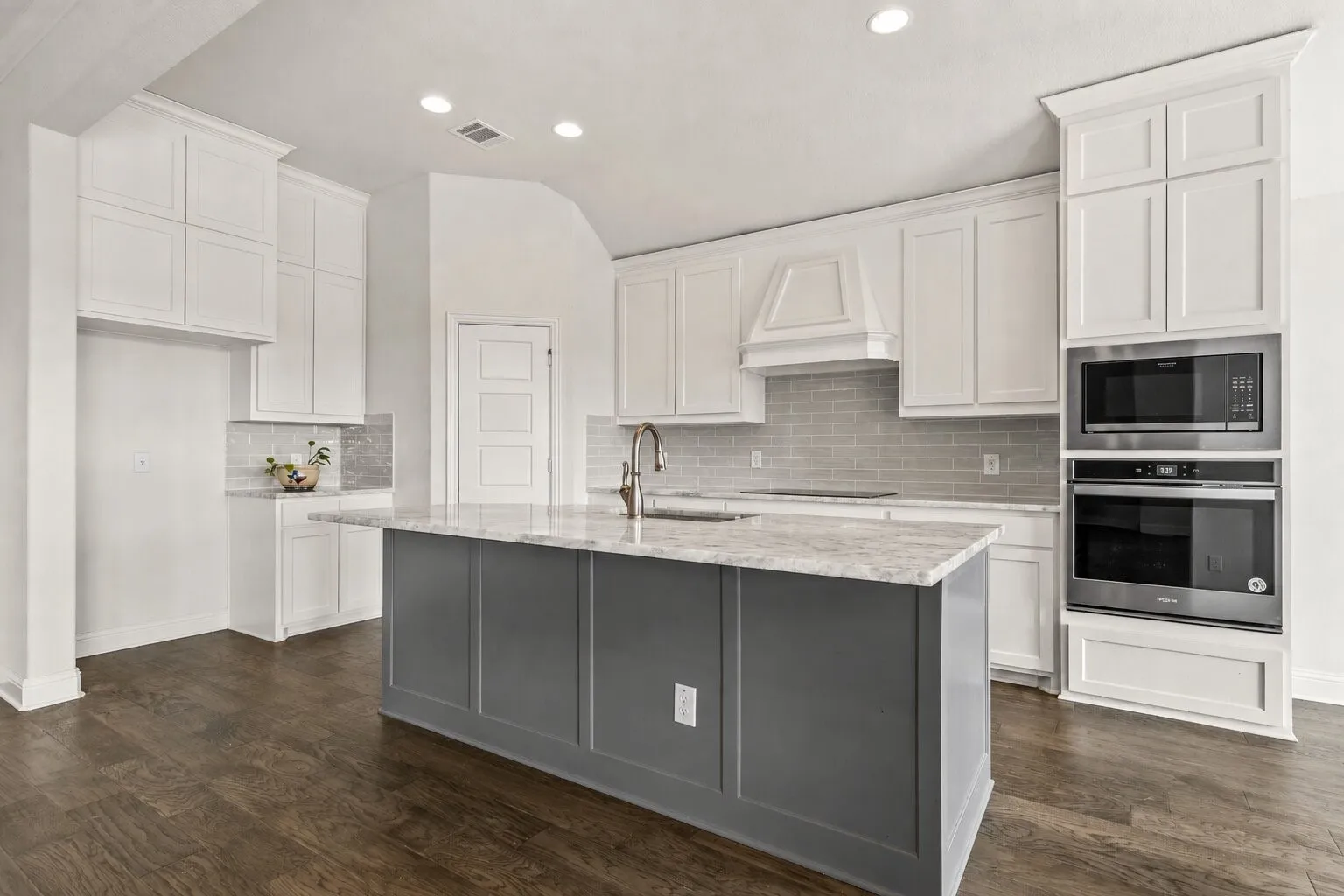 Single Family Residence For Sale in Mc Lennan County , 336 Oak Meadow Trail, Waco, Texas 76657, 4 Bedroom, 2 Bathroom, 2 Garage spaces, 2,222 Sqft, built in 2021, mls#21353725, Real Estate Agent in Waco, Homes For Sale in Mc Lennan county, Homes For Sale in Waco, Realtor in Waco Texas, Real Estate Brokerage Independent Realty Texas, Luminita Cordes Realtor