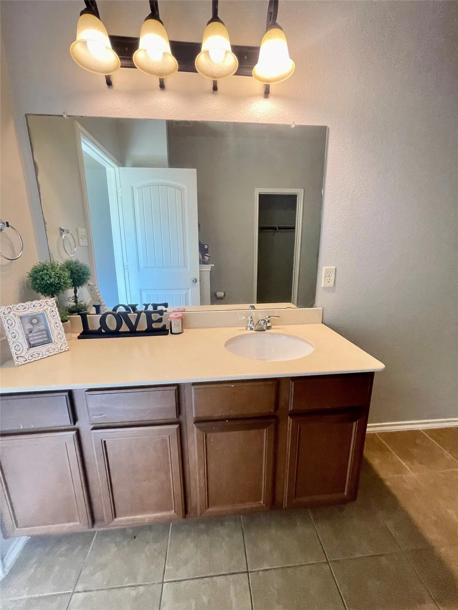 Single Family Residence For Sale in Collin County , 406 Paddock Lane, Celina, Texas 75009, 5 Bedroom, 3 Bathroom, 2 Garage spaces, 2,586 Sqft, built in 2014, Price $435,000, mls#21359572, Real Estate Agent in Celina, Homes For Sale in Collin county, Homes For Sale in Celina, Realtor in Celina Texas, Real Estate Brokerage Independent Realty Texas, Luminita Cordes Realtor