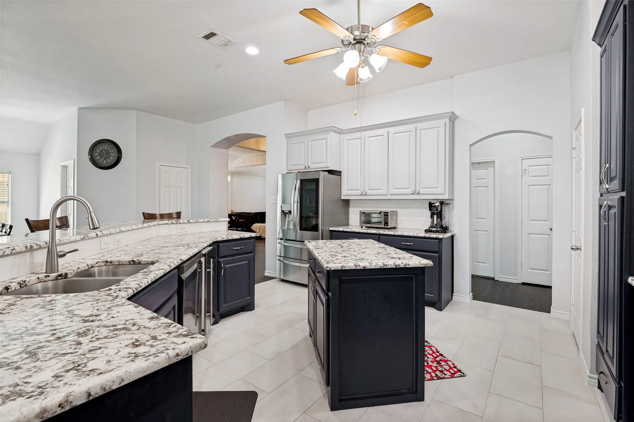 Single Family Residence For Sale in Ellis County , 517 Magnolia Lane, Glenn Heights, Texas 75154, 3 Bedroom, 2 Bathroom, 2 Garage spaces, 2,625 Sqft, built in 2006, mls#21357270, Real Estate Agent in Glenn Heights, Homes For Sale in Ellis county, Homes For Sale in Glenn Heights, Realtor in Glenn Heights Texas, Real Estate Brokerage Independent Realty Texas, Luminita Cordes Realtor