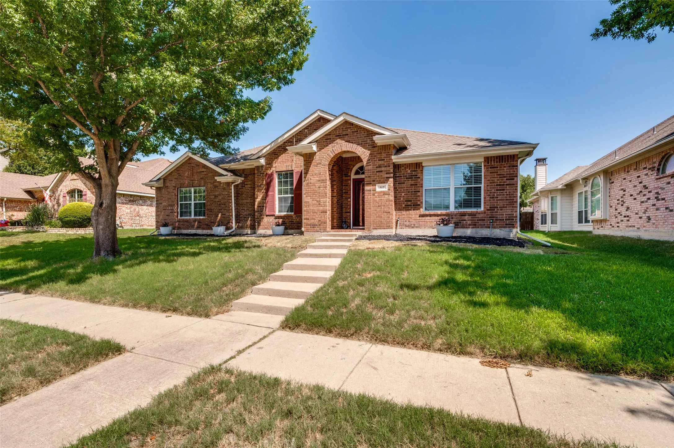 Single Family Residence For Sale in Ellis County , 517 Magnolia Lane, Glenn Heights, Texas 75154, 3 Bedroom, 2 Bathroom, 2 Garage spaces, 2,625 Sqft, built in 2006, mls#21357270, Real Estate Agent in Glenn Heights, Homes For Sale in Ellis county, Homes For Sale in Glenn Heights, Realtor in Glenn Heights Texas, Real Estate Brokerage Independent Realty Texas, Luminita Cordes Realtor