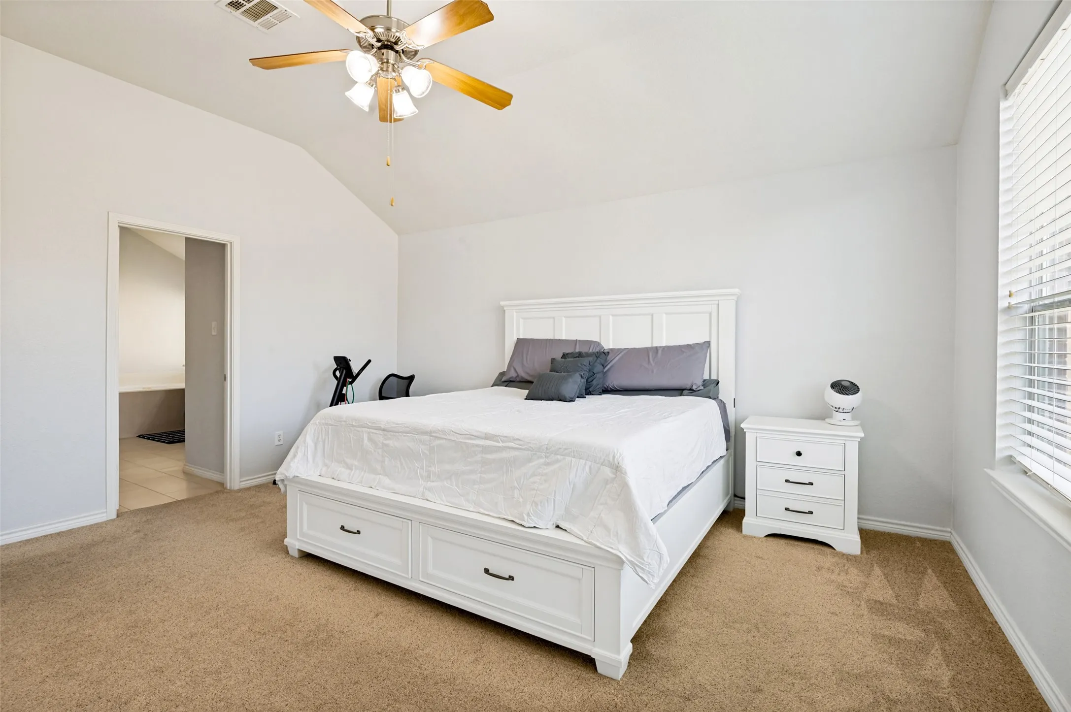 Single Family Residence For Sale in Ellis County , 517 Magnolia Lane, Glenn Heights, Texas 75154, 3 Bedroom, 2 Bathroom, 2 Garage spaces, 2,625 Sqft, built in 2006, mls#21357270, Real Estate Agent in Glenn Heights, Homes For Sale in Ellis county, Homes For Sale in Glenn Heights, Realtor in Glenn Heights Texas, Real Estate Brokerage Independent Realty Texas, Luminita Cordes Realtor