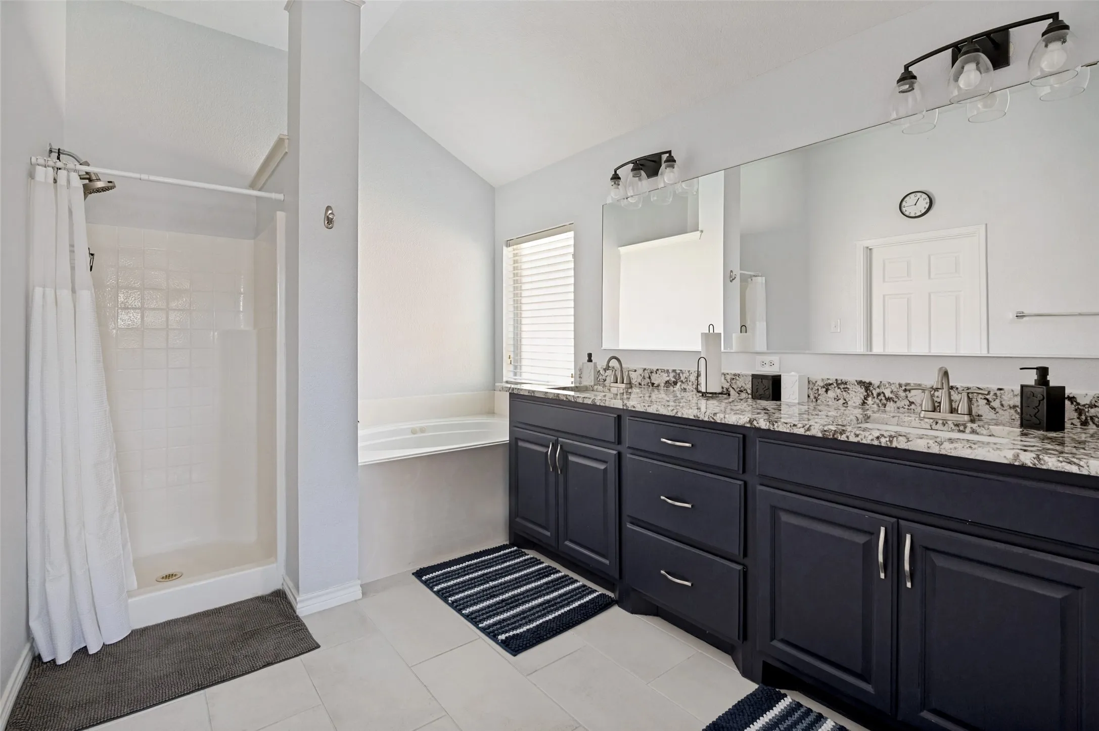 Single Family Residence For Sale in Ellis County , 517 Magnolia Lane, Glenn Heights, Texas 75154, 3 Bedroom, 2 Bathroom, 2 Garage spaces, 2,625 Sqft, built in 2006, mls#21357270, Real Estate Agent in Glenn Heights, Homes For Sale in Ellis county, Homes For Sale in Glenn Heights, Realtor in Glenn Heights Texas, Real Estate Brokerage Independent Realty Texas, Luminita Cordes Realtor