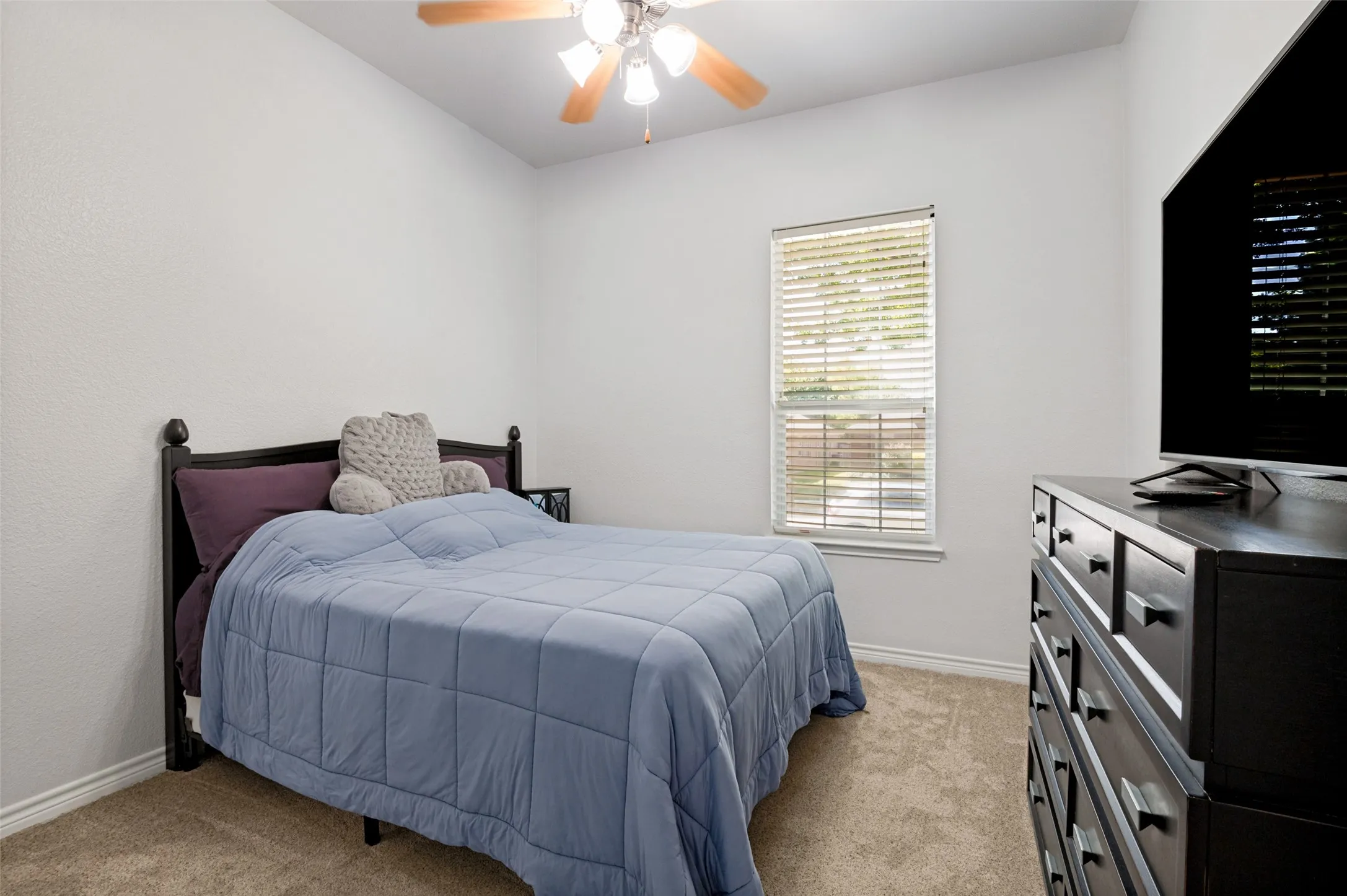 Single Family Residence For Sale in Ellis County , 517 Magnolia Lane, Glenn Heights, Texas 75154, 3 Bedroom, 2 Bathroom, 2 Garage spaces, 2,625 Sqft, built in 2006, mls#21357270, Real Estate Agent in Glenn Heights, Homes For Sale in Ellis county, Homes For Sale in Glenn Heights, Realtor in Glenn Heights Texas, Real Estate Brokerage Independent Realty Texas, Luminita Cordes Realtor
